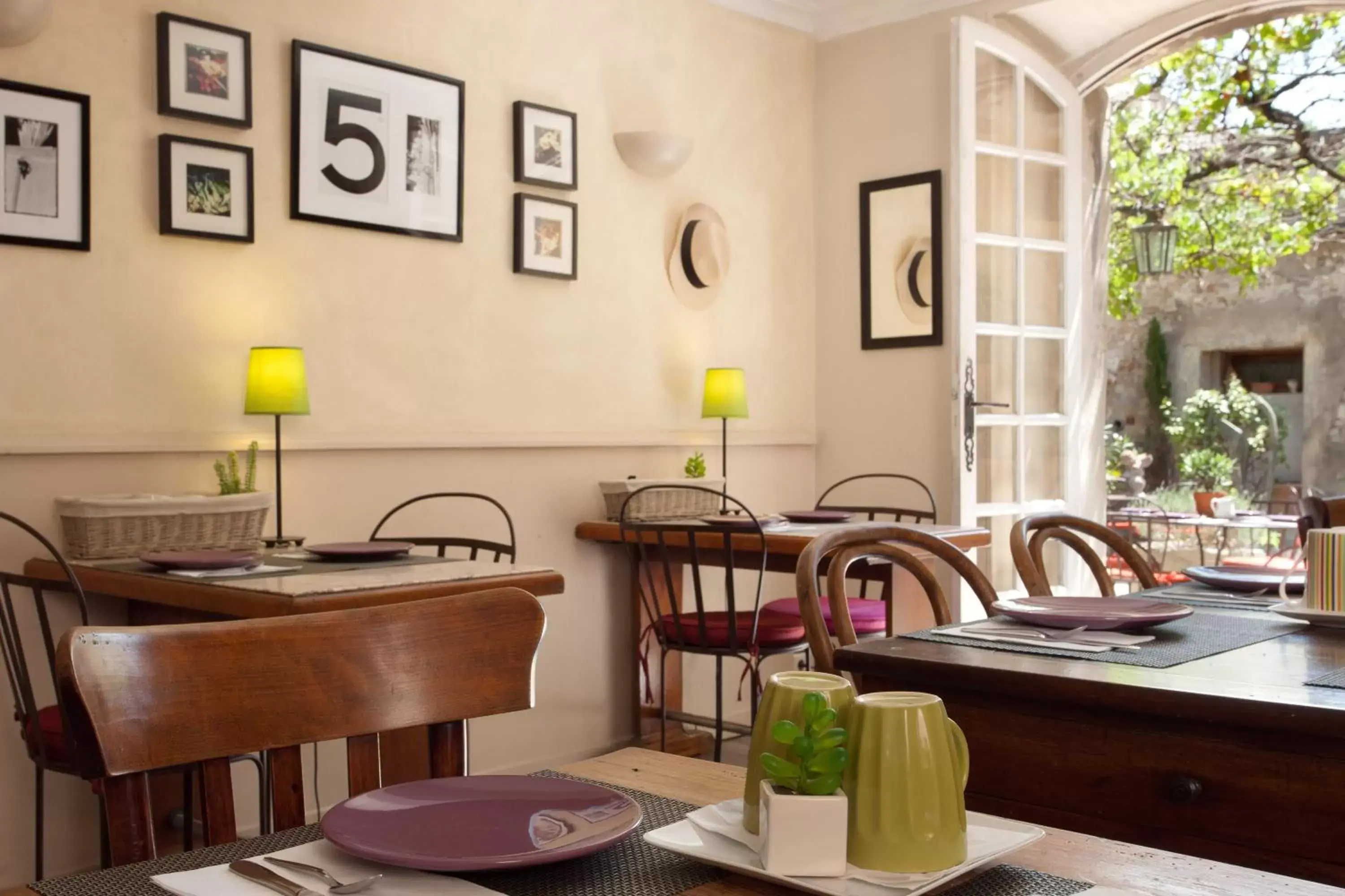 Restaurant/Places to Eat in Hotel De L'Atelier
