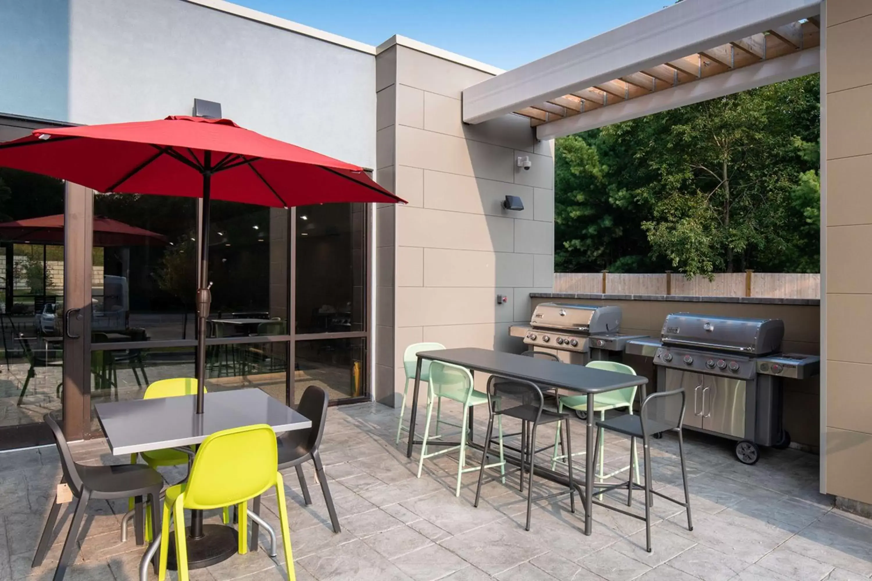 Patio, Restaurant/Places to Eat in Home2 Suites By Hilton Raynham Taunton