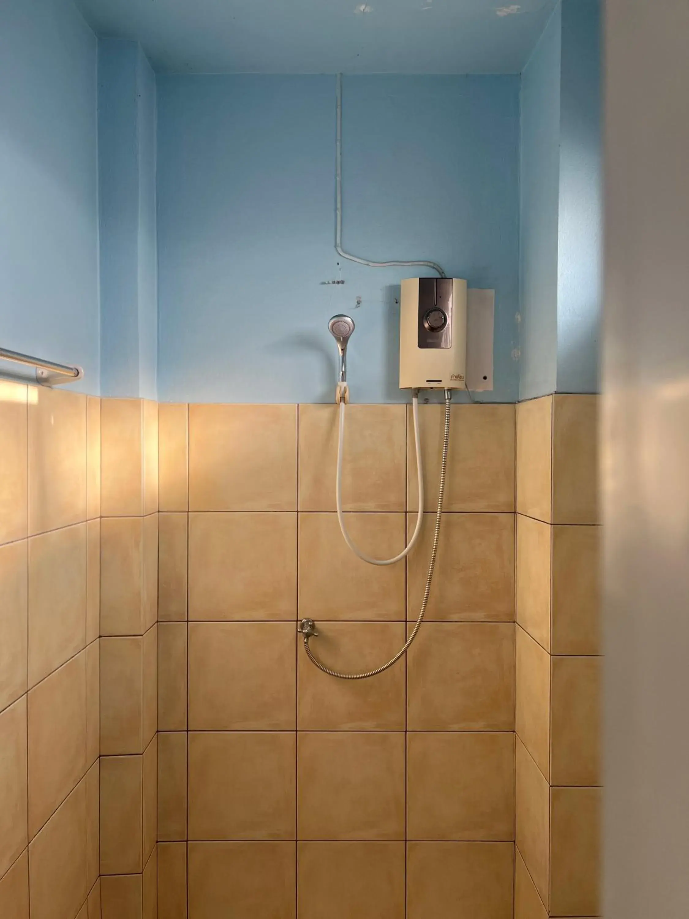Shower, Bathroom in Srisomthai Hotel