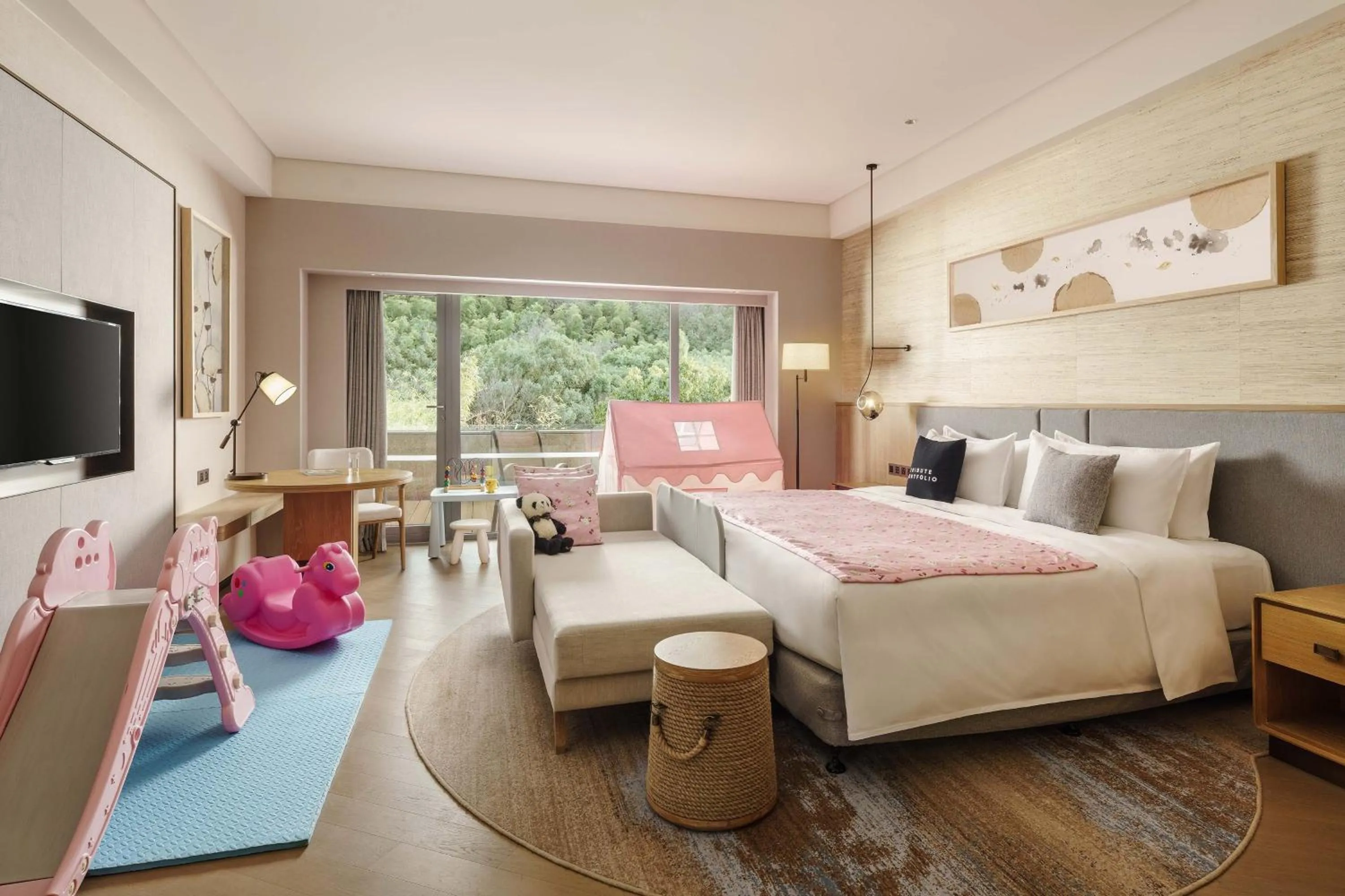 Photo of the whole room, Bed in The Yuluxe Sheshan, Shanghai, A Tribute Portfolio Hotel