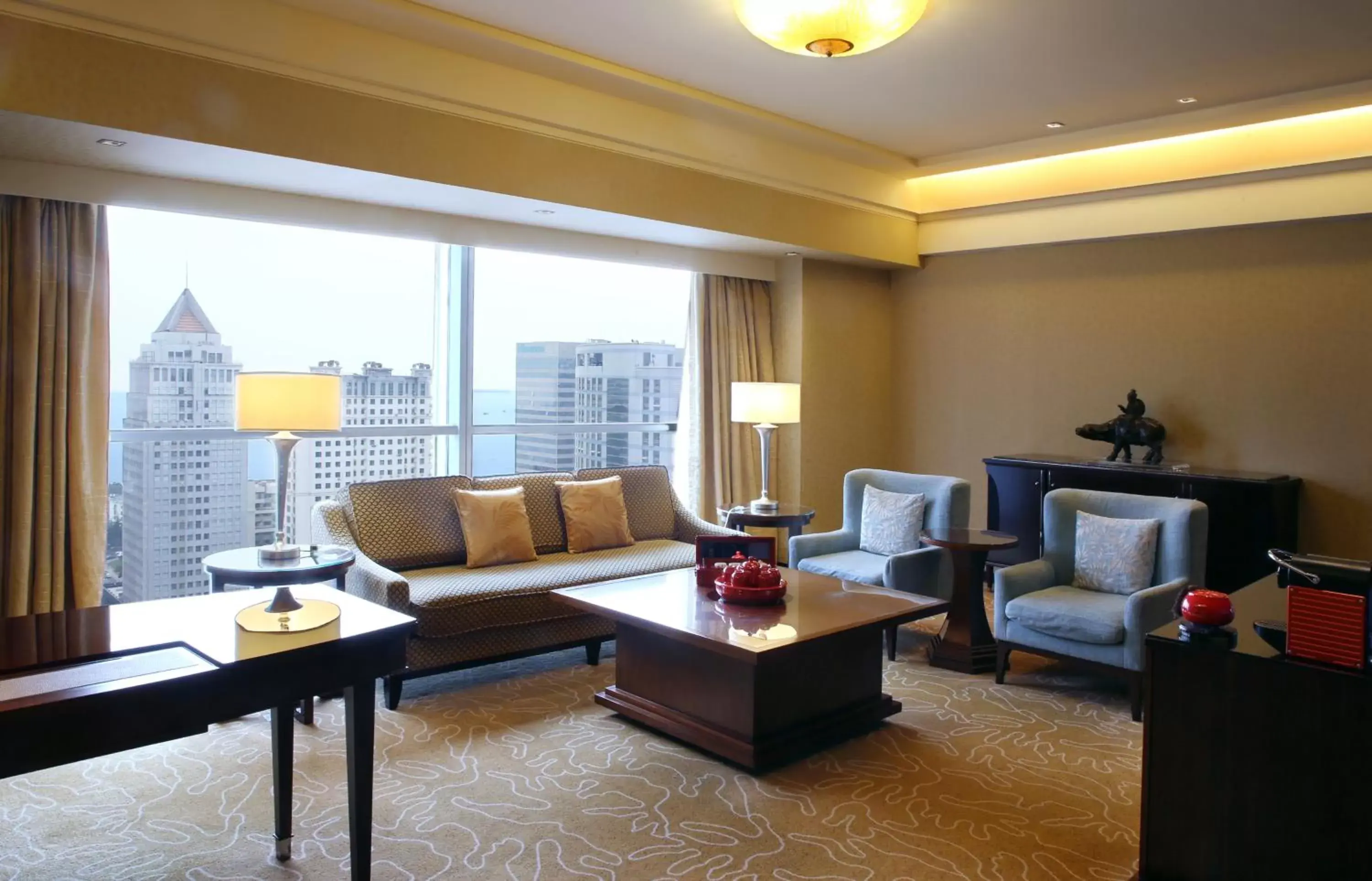 View (from property/room), Seating Area in Shangri-La Qingdao - May Fourth Square