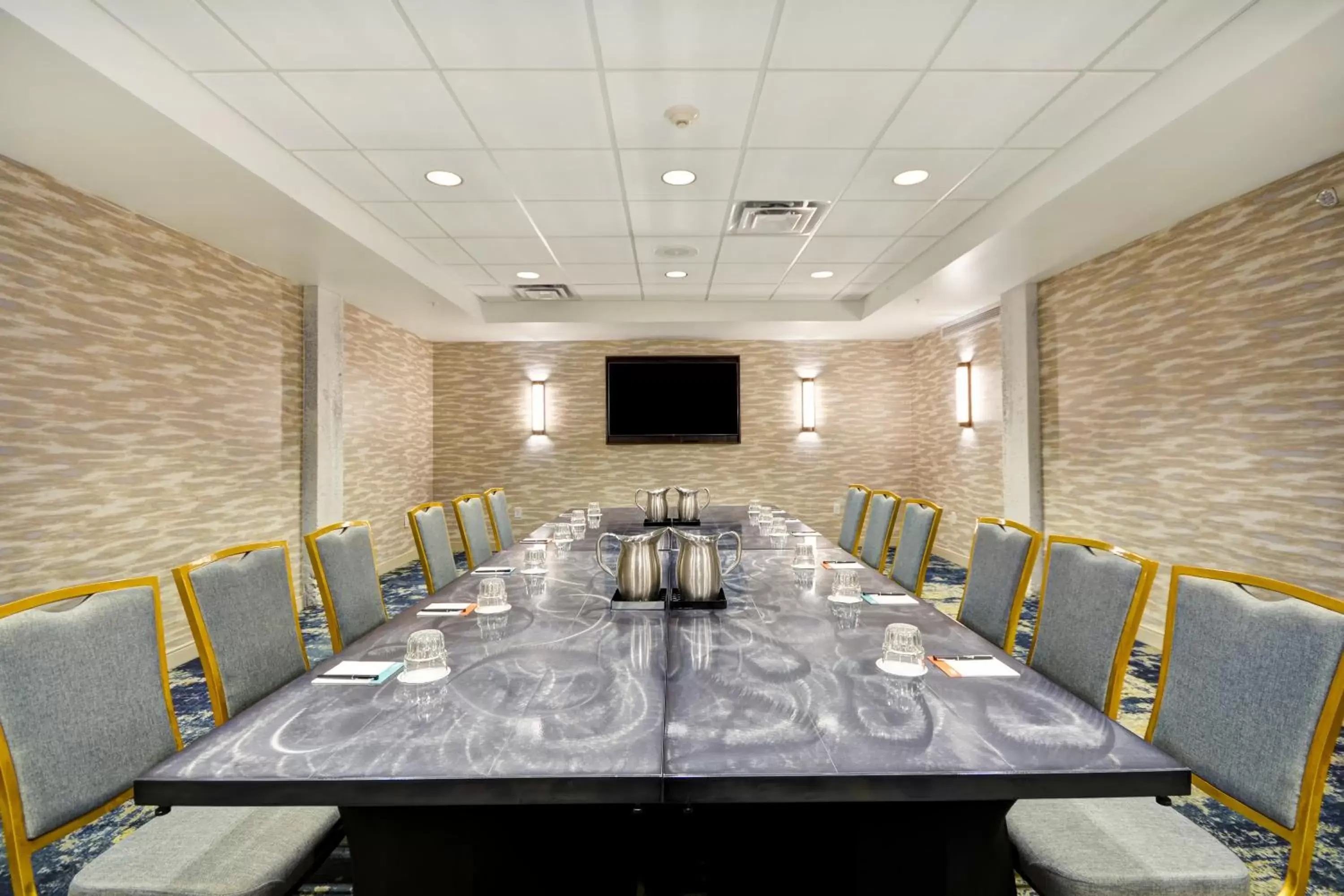 Meeting/conference room in Hotel Indigo Kansas City - The Crossroads, an IHG Hotel