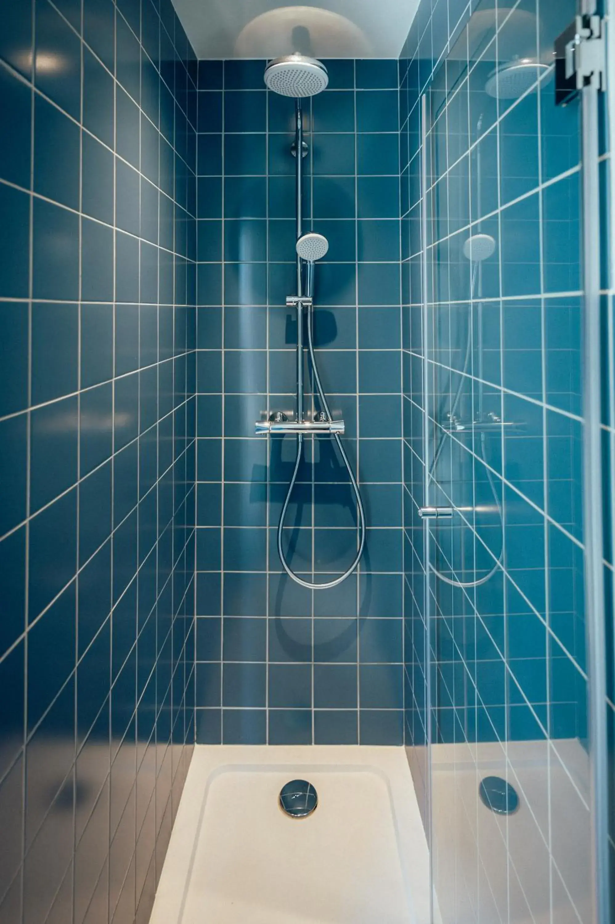 Shower, Bathroom in JOST Hôtel Bordeaux Centre Gare