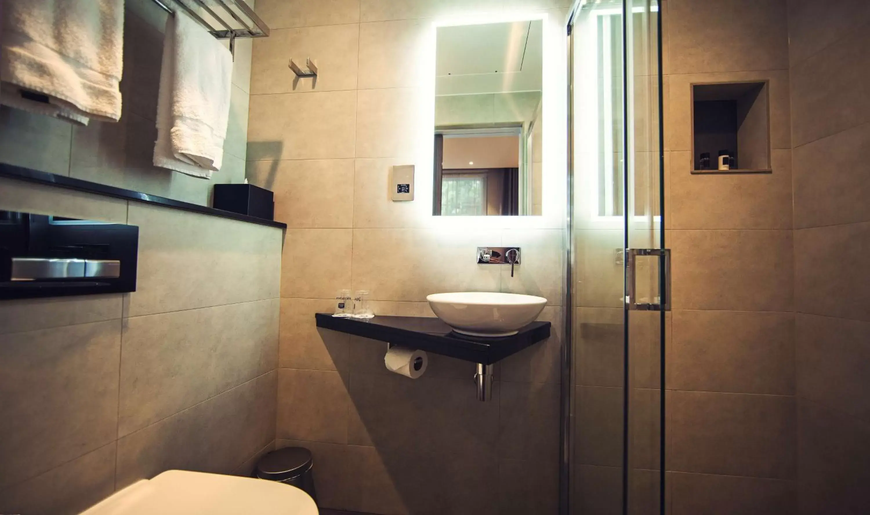 Bathroom in Best Western Plus Delmere Hotel