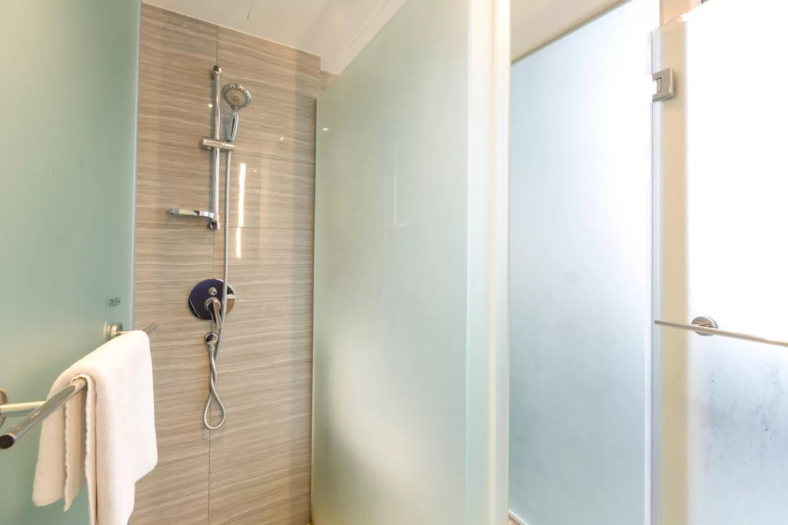 Shower, Bathroom in Mercure Singapore Bugis