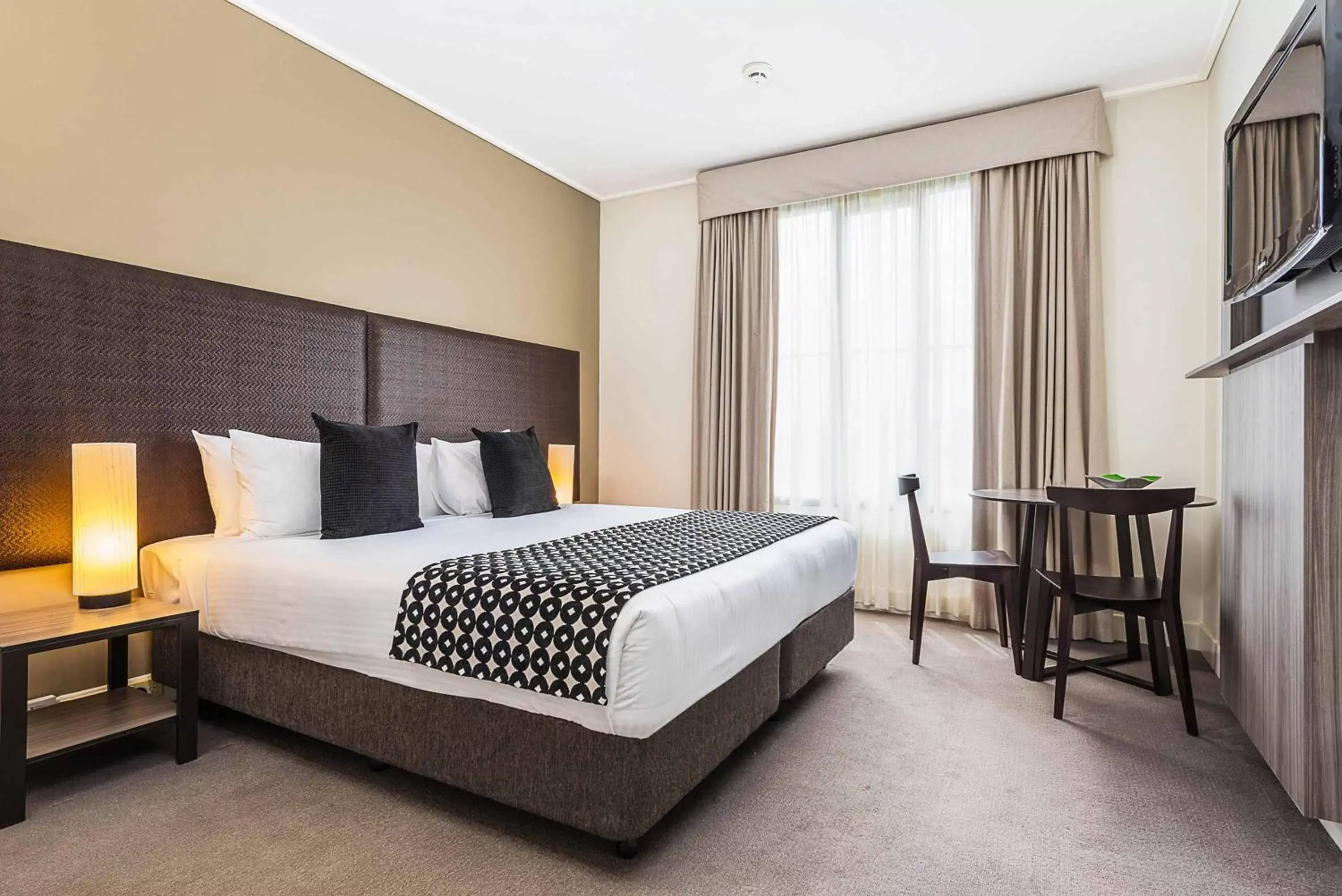 Bed in Mantra on Jolimont