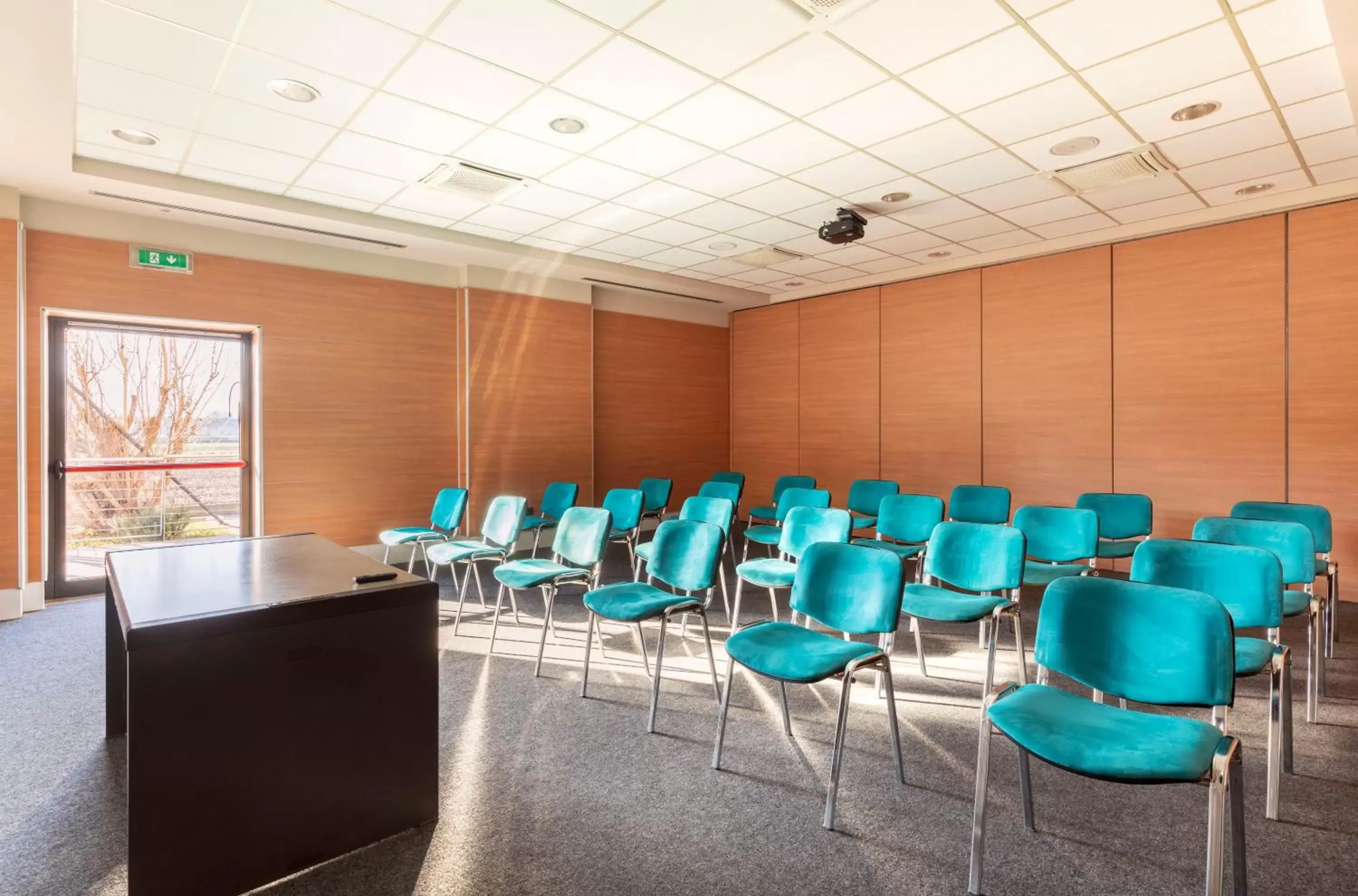 Meeting/conference room in B&B Hotel Cherasco Langhe