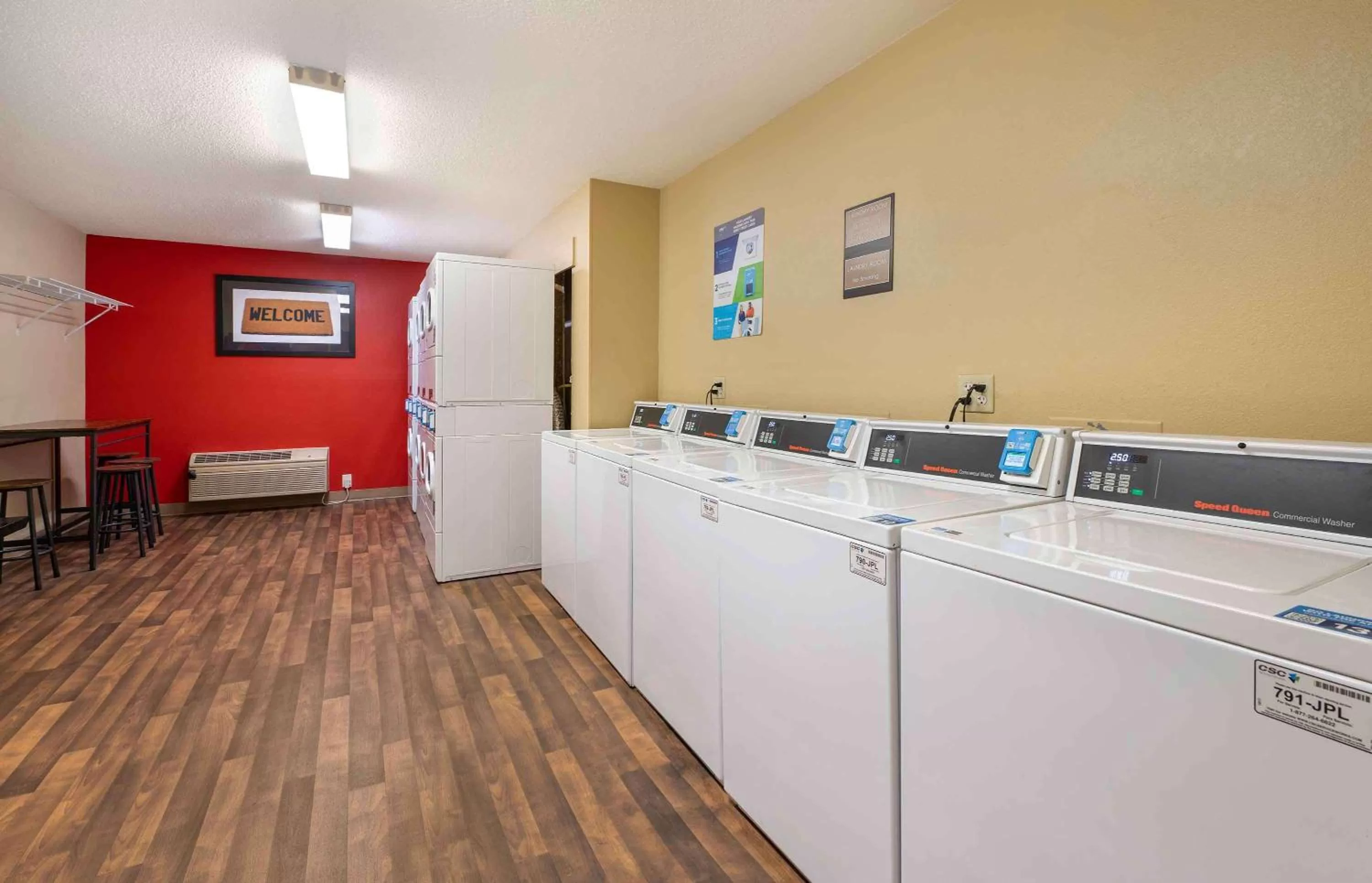 Property building in Extended Stay America Suites - Cincinnati - Blue Ash - Kenwood Road