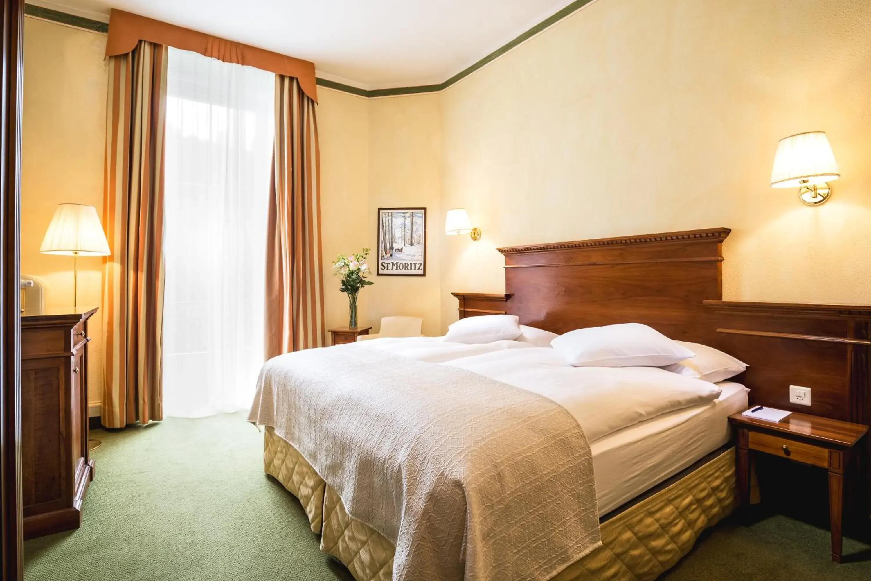 Bed in Hotel Reine Victoria by Laudinella