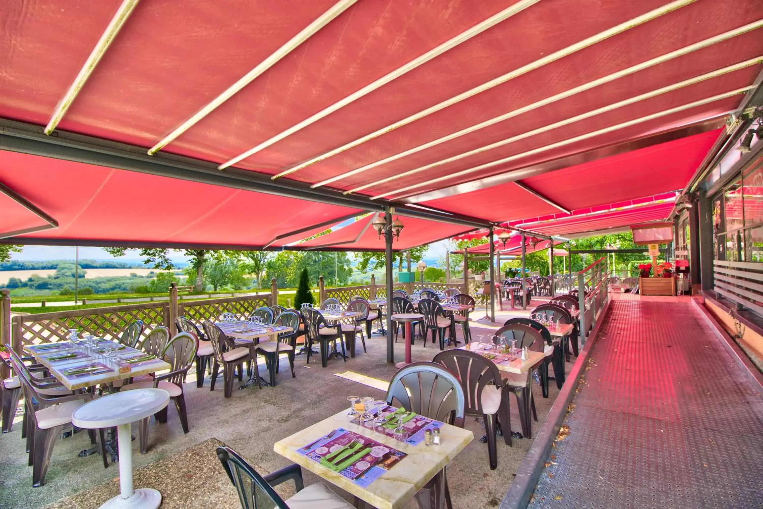 Patio, Restaurant/Places to Eat in Logis Hôtel Restaurant Le Chalet du Mont Roland