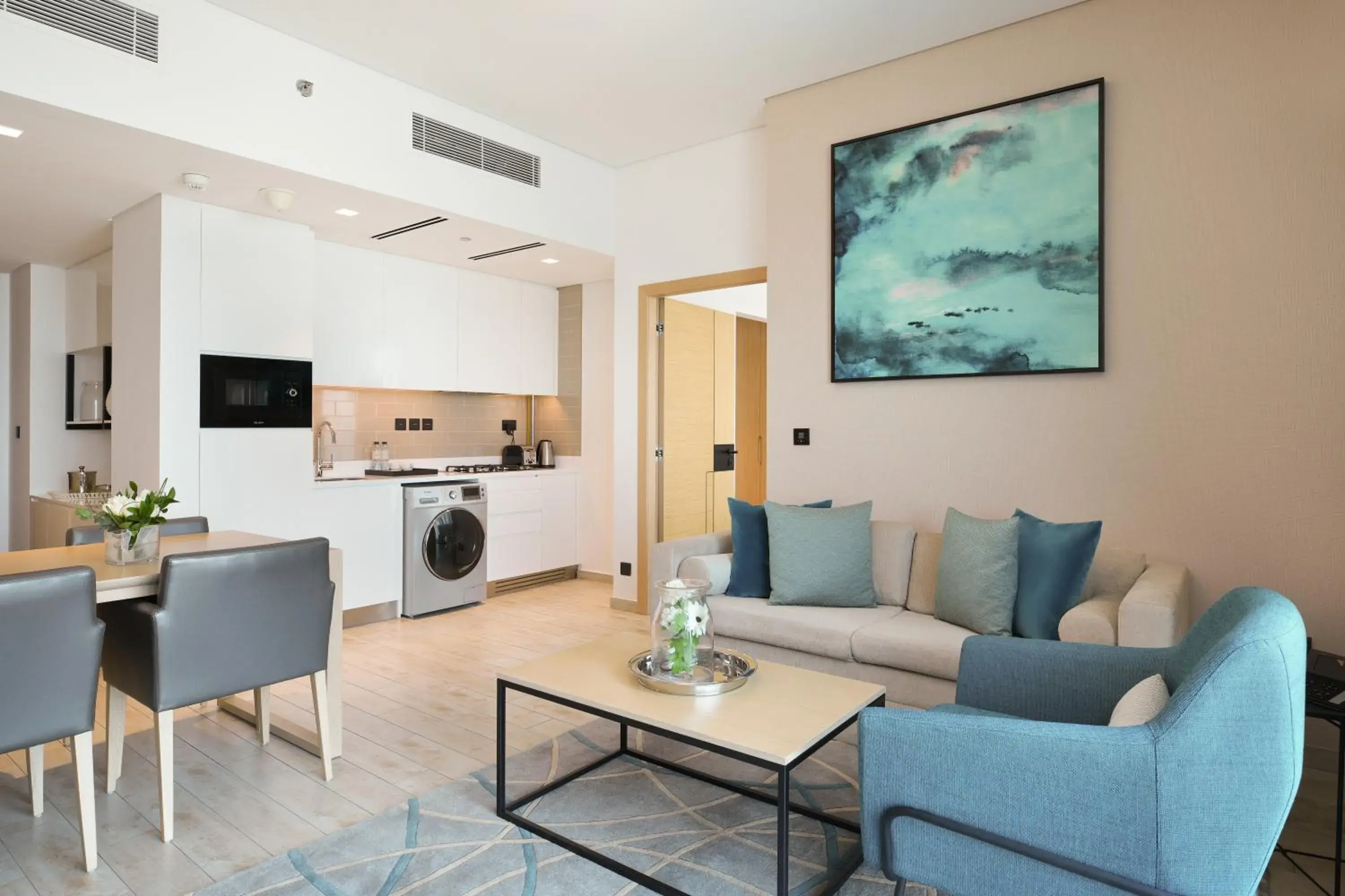 Kitchen or kitchenette, Seating Area in Millennium Executive Apartments Mont Rose