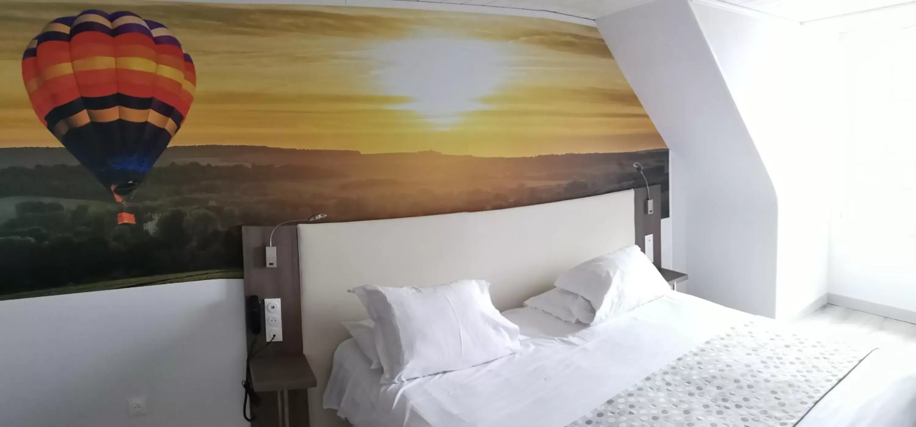 Bed in Best Western Hotel Ile de France