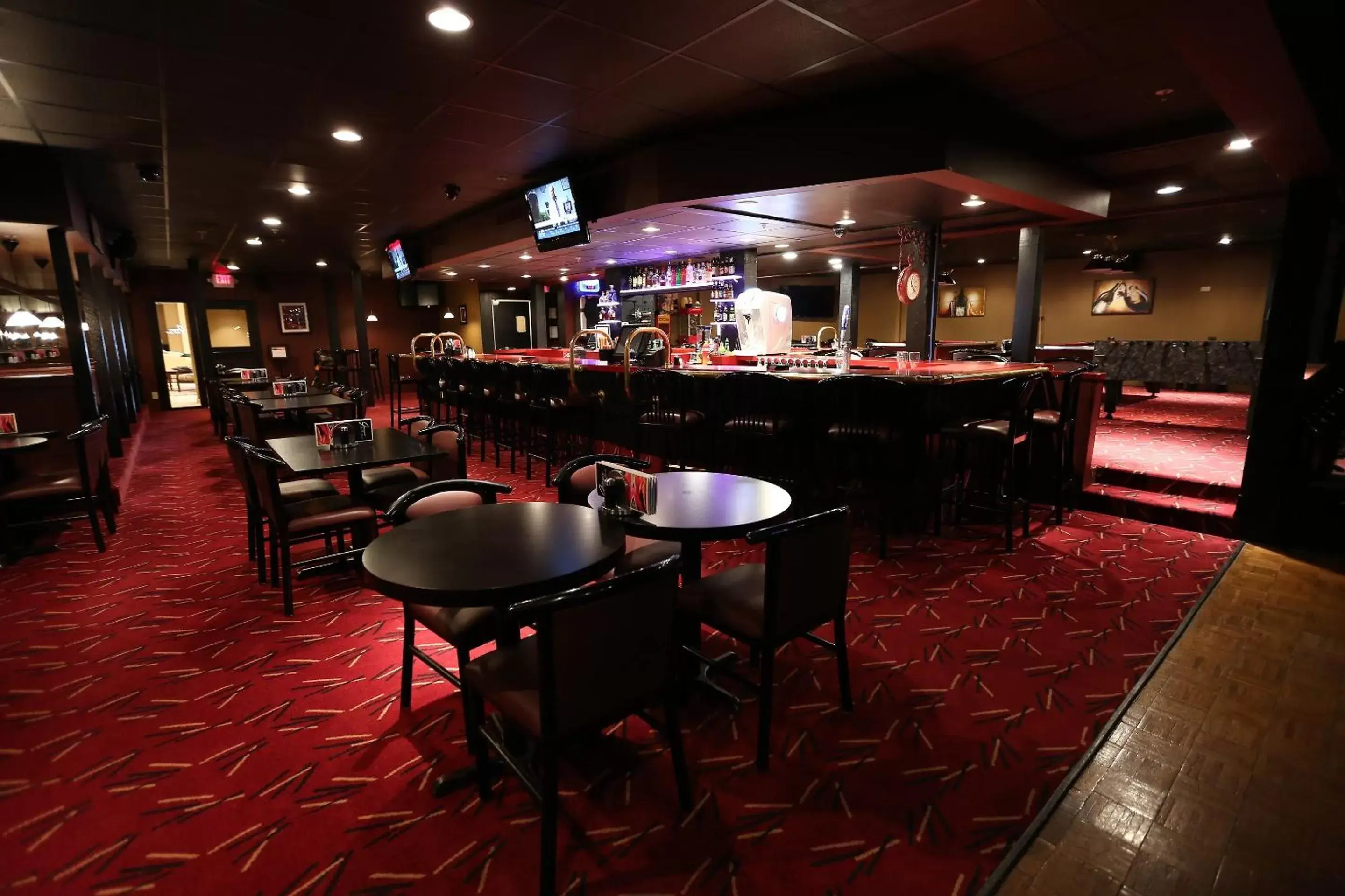 Restaurant/places to eat, Lounge/Bar in Ramada by Wyndham Midtown Grand Island