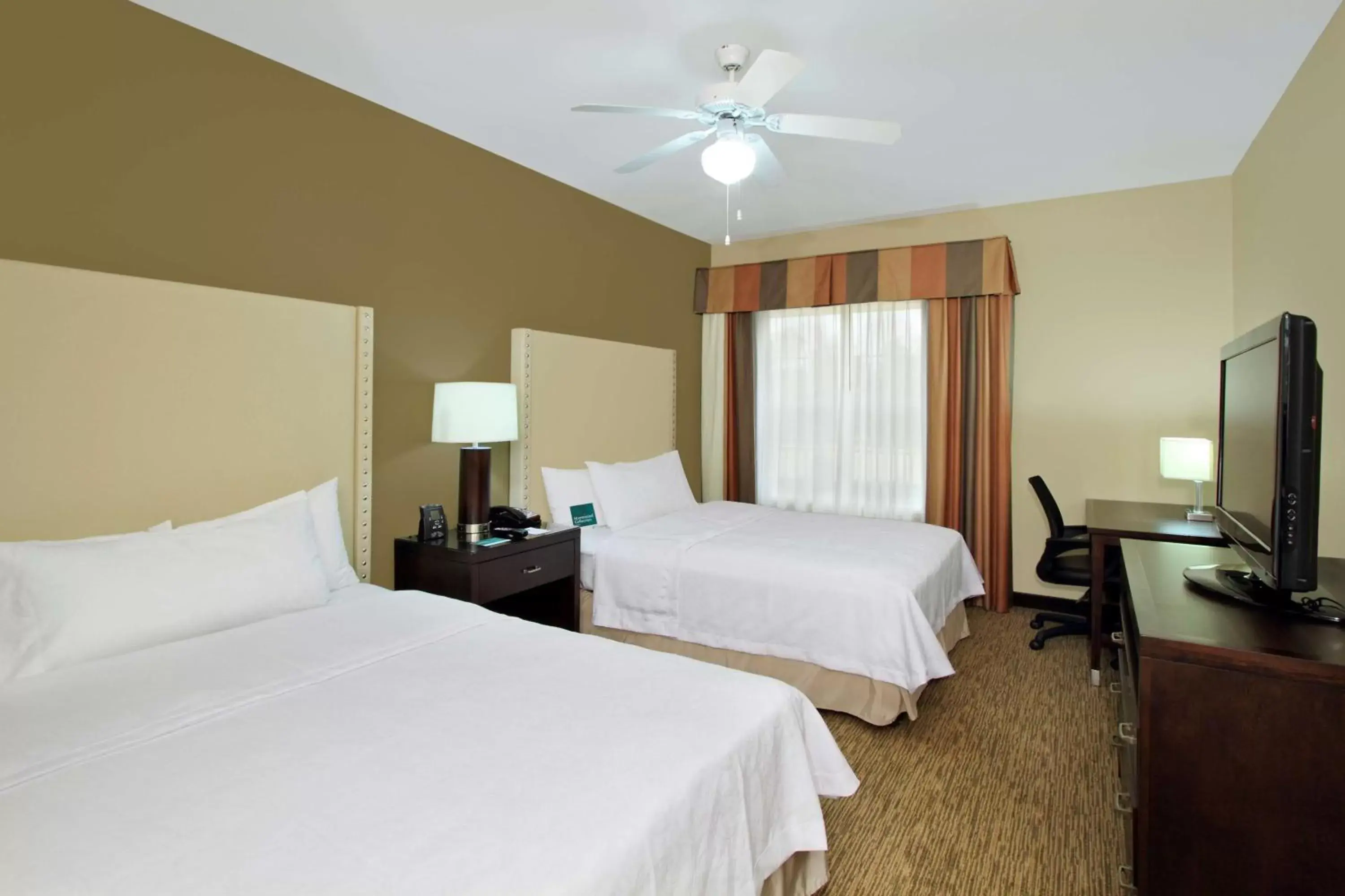 Bed in Homewood Suites by Hilton Houston-Woodlands-Shenandoah