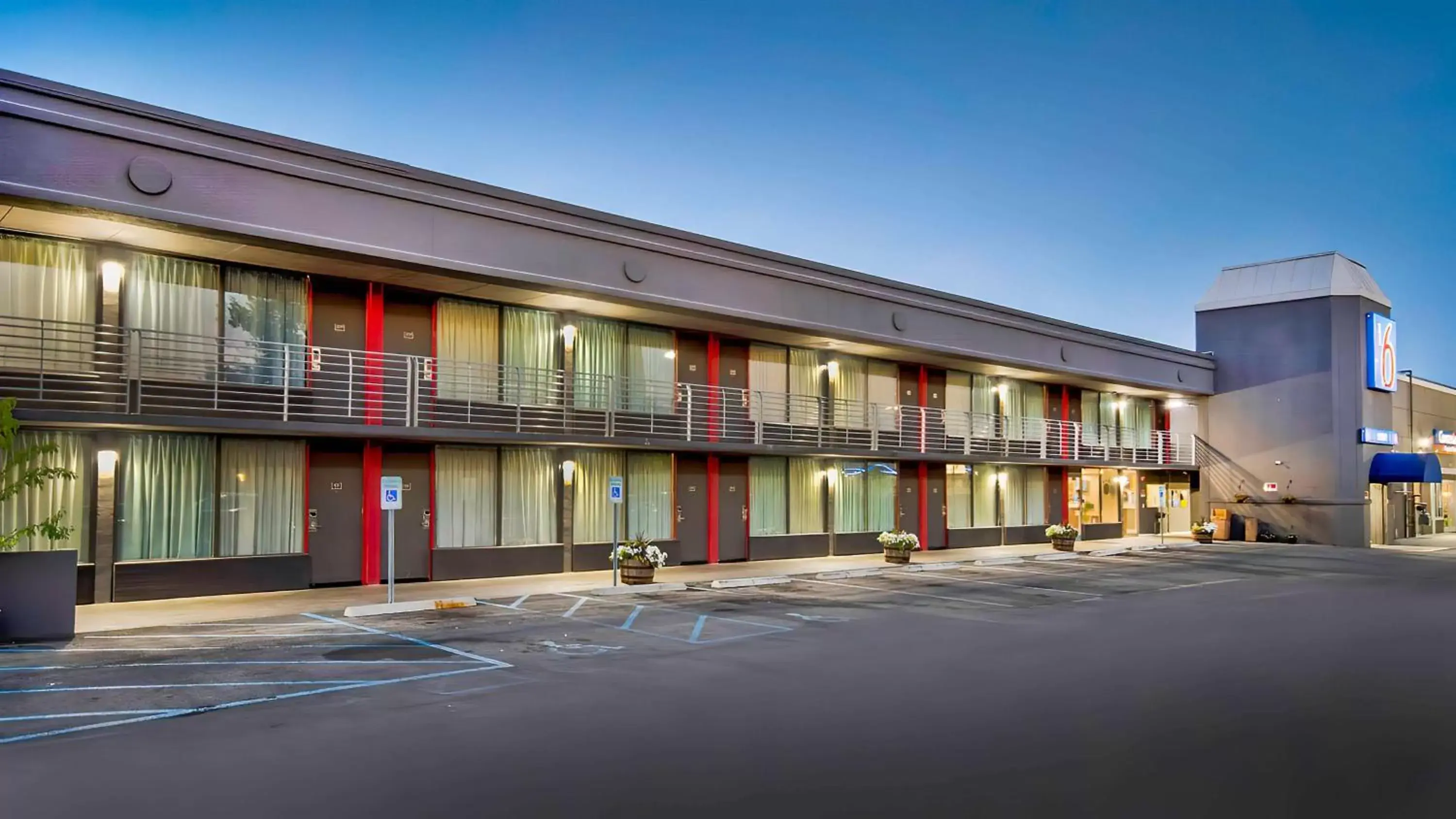 Property Building in Motel 6 Louisville, Ky- Airport/ Fair Expo