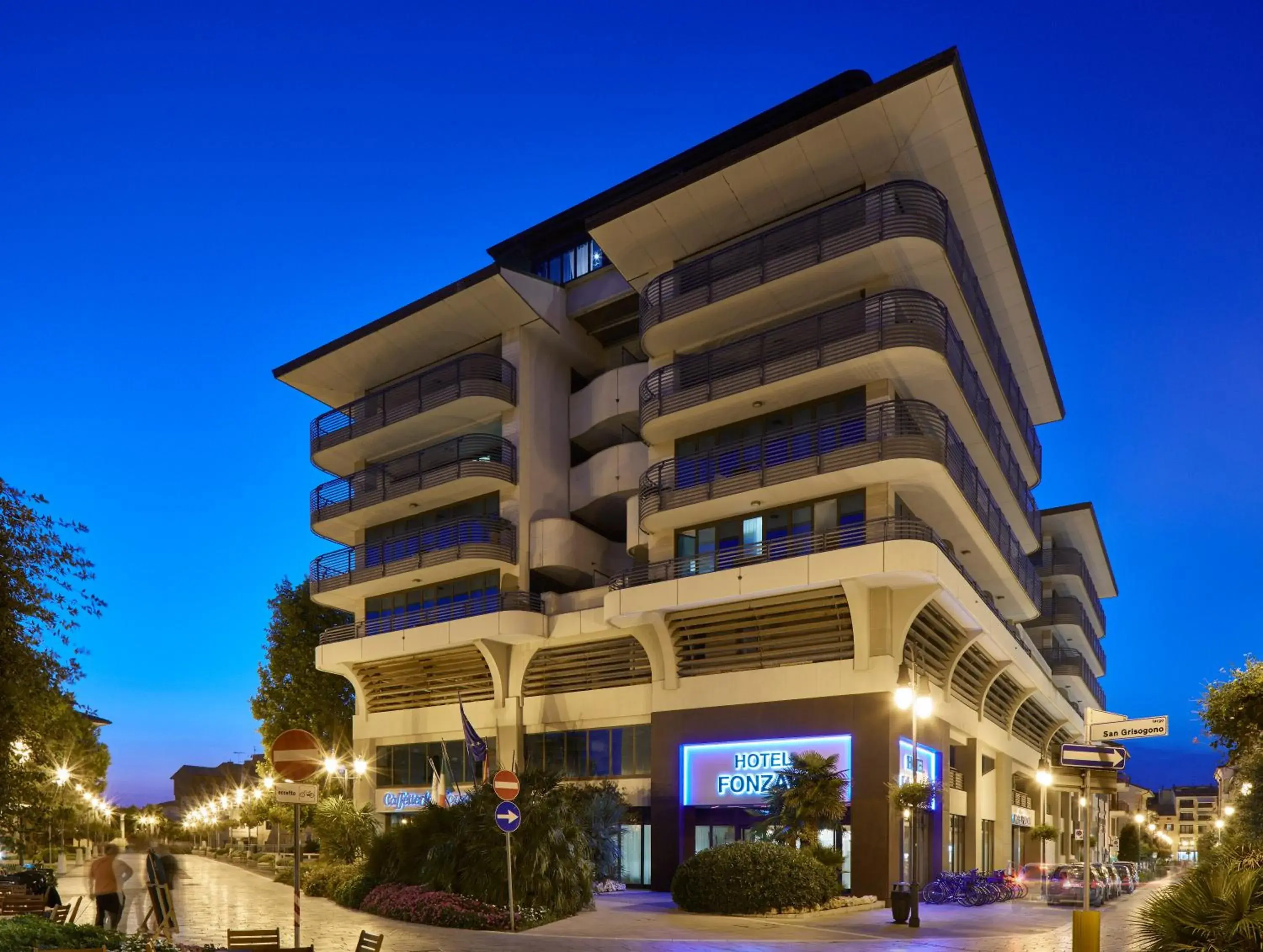 Facade/entrance, Property Building in Hotel Fonzari