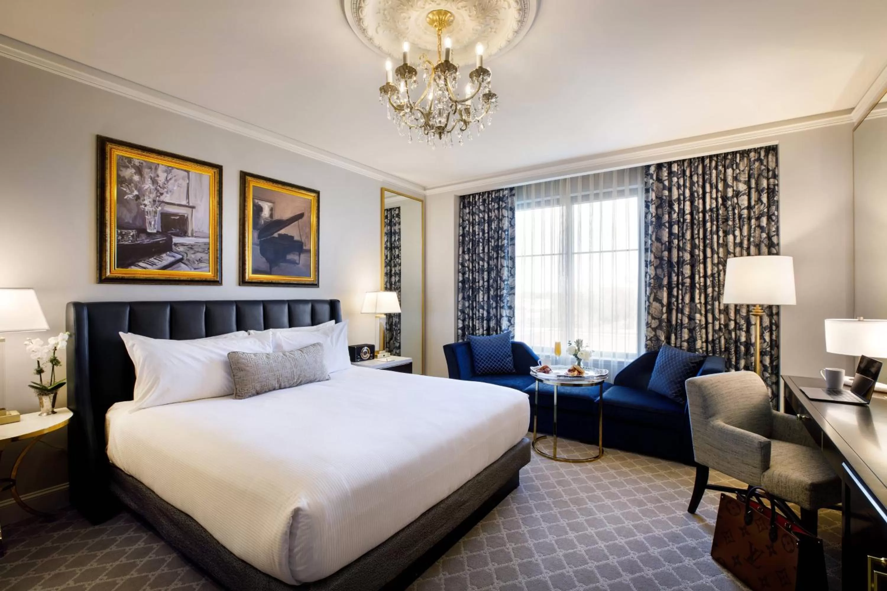 Photo of the whole room, Bed in Hotel Carmichael, Autograph Collection