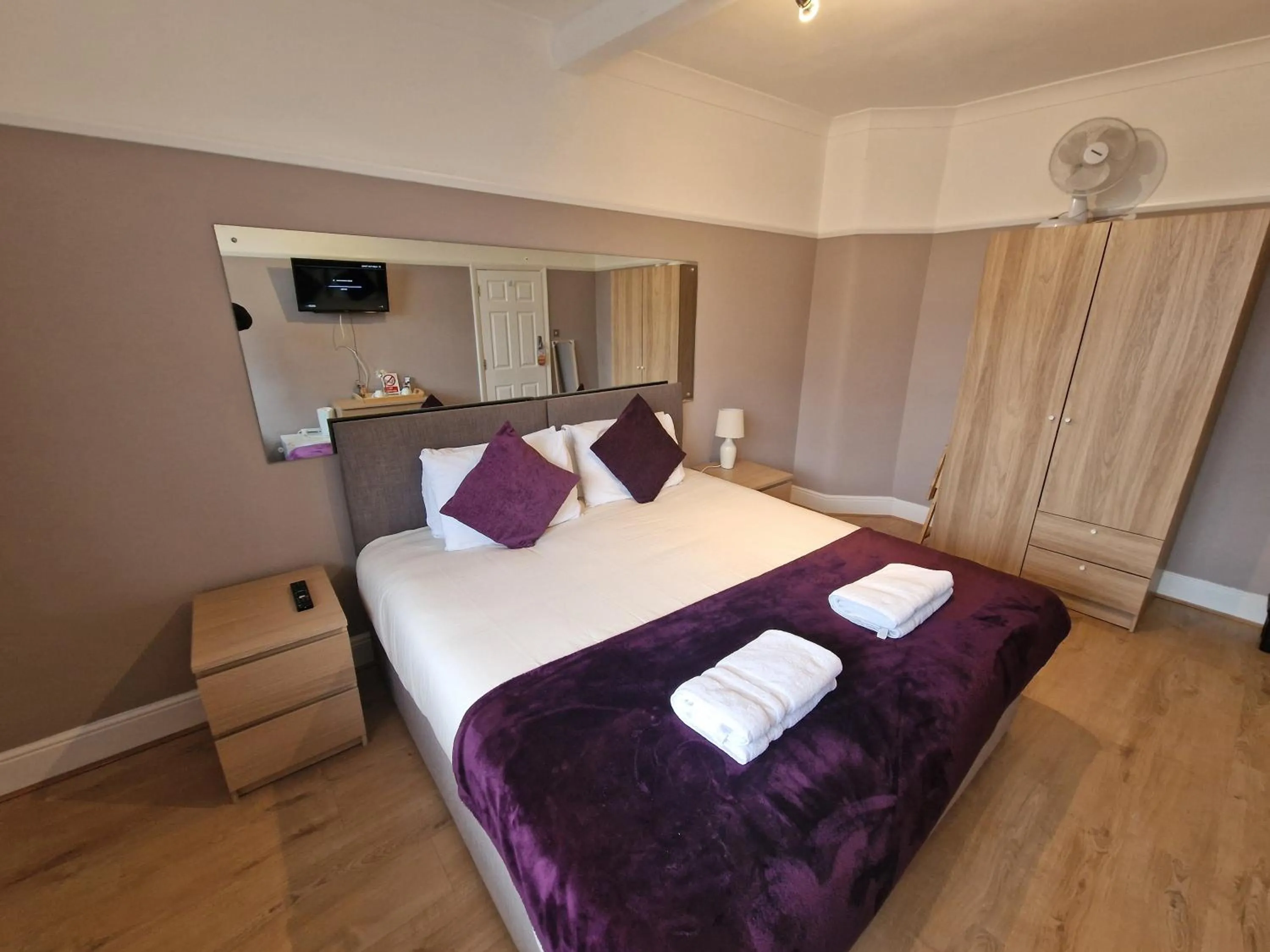 Bedroom, Bed in Kathleen House