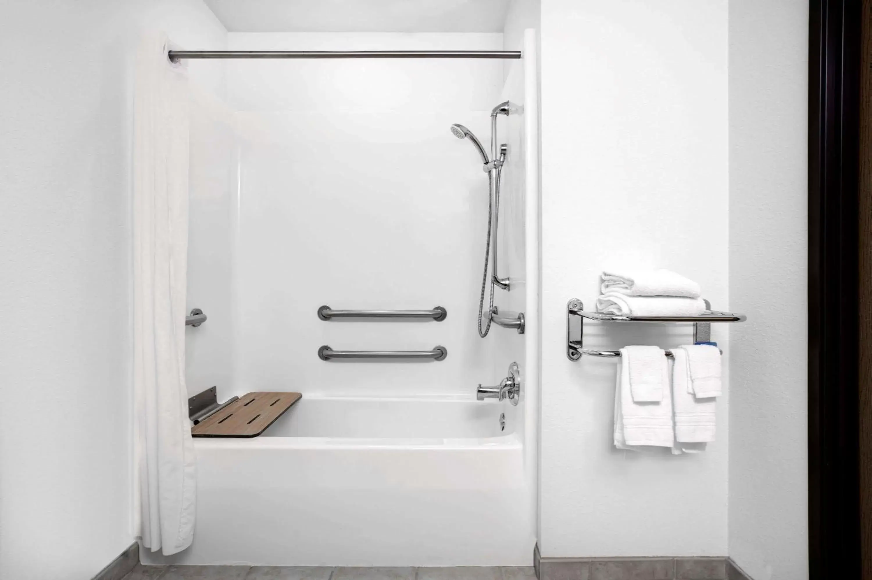 Bathroom in Microtel Inn & Suites by Wyndham Mankato