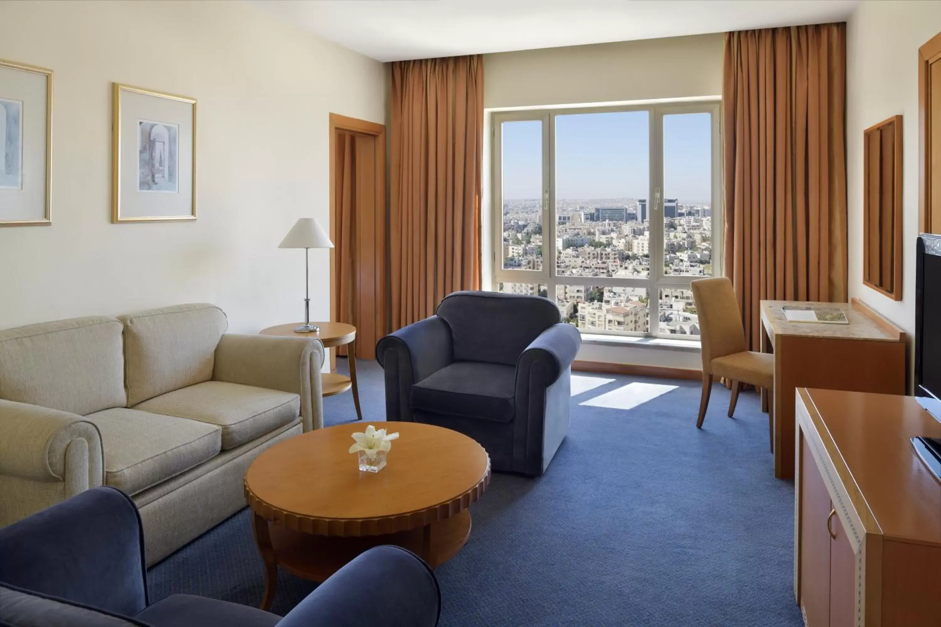 Living room, Seating Area in Mövenpick Hotel Amman