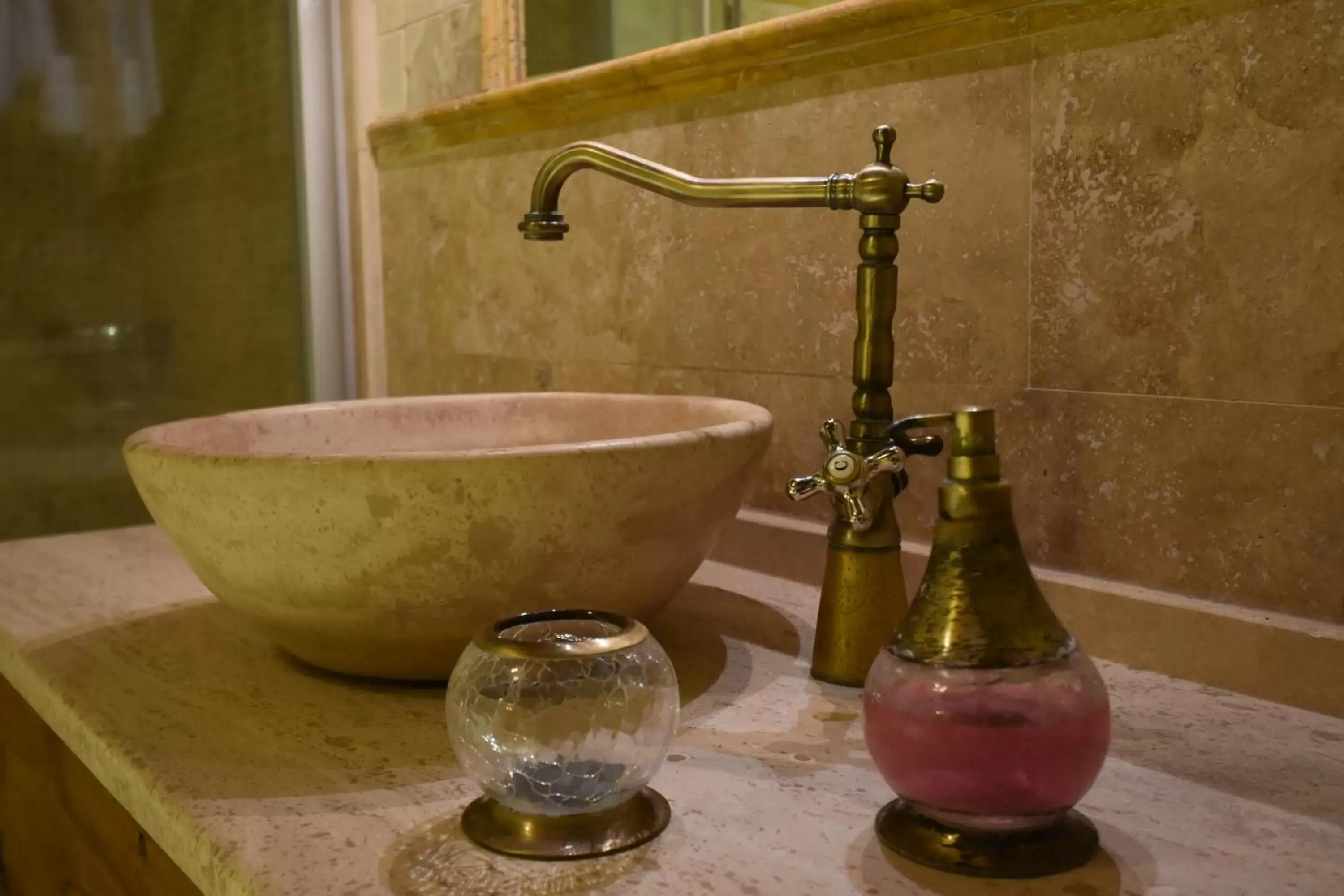 Bathroom in Harman Cave Hotel