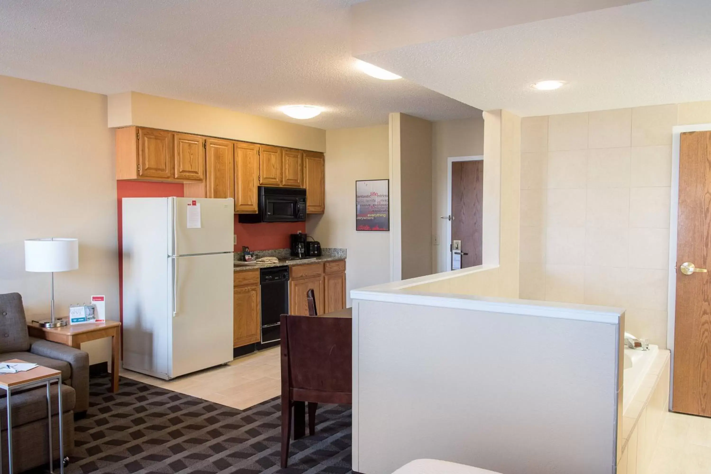 Living room, Kitchen/Kitchenette in TownePlace Suites by Marriott Lafayette