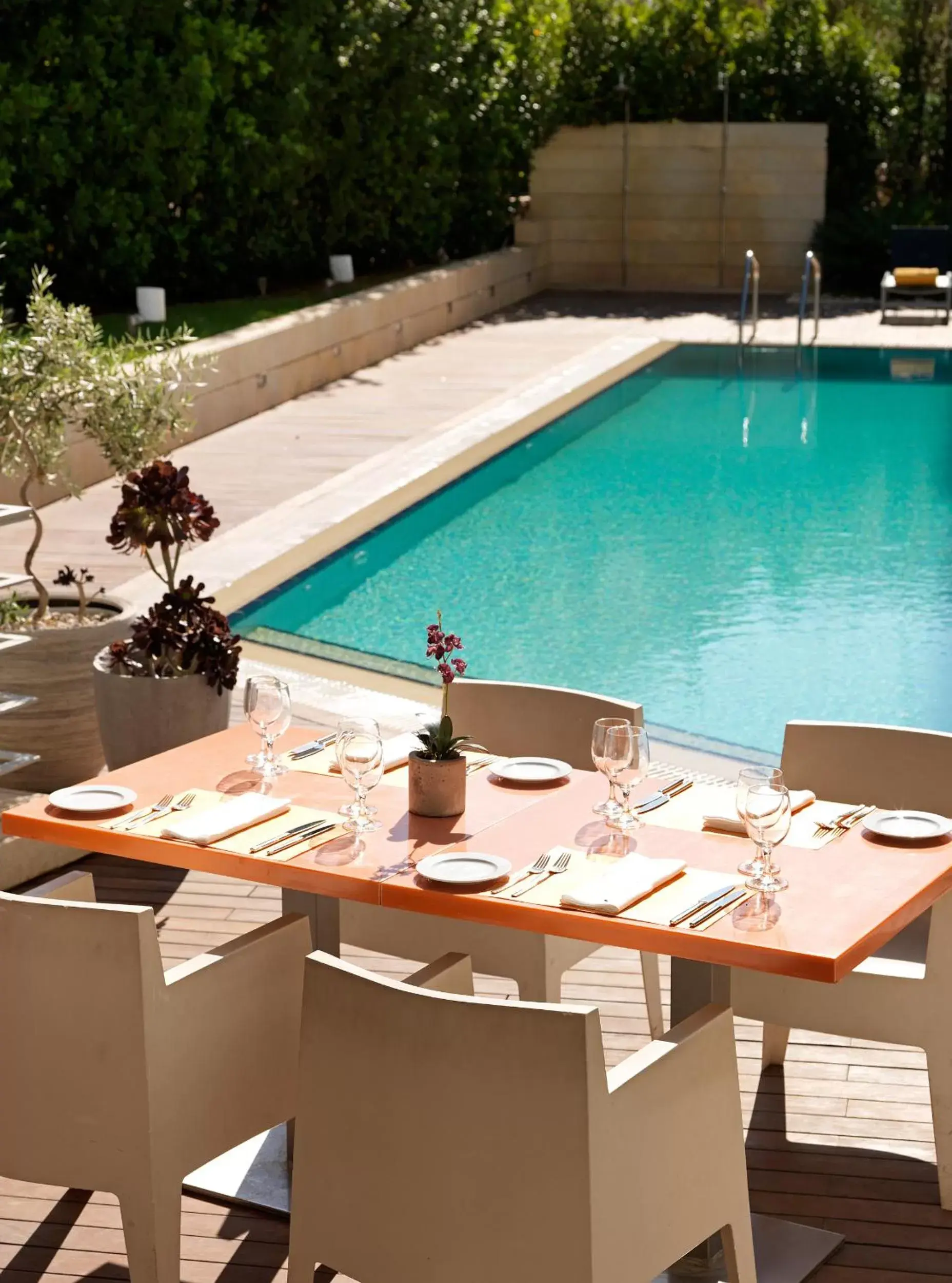 Swimming Pool in Elefsina Hotel