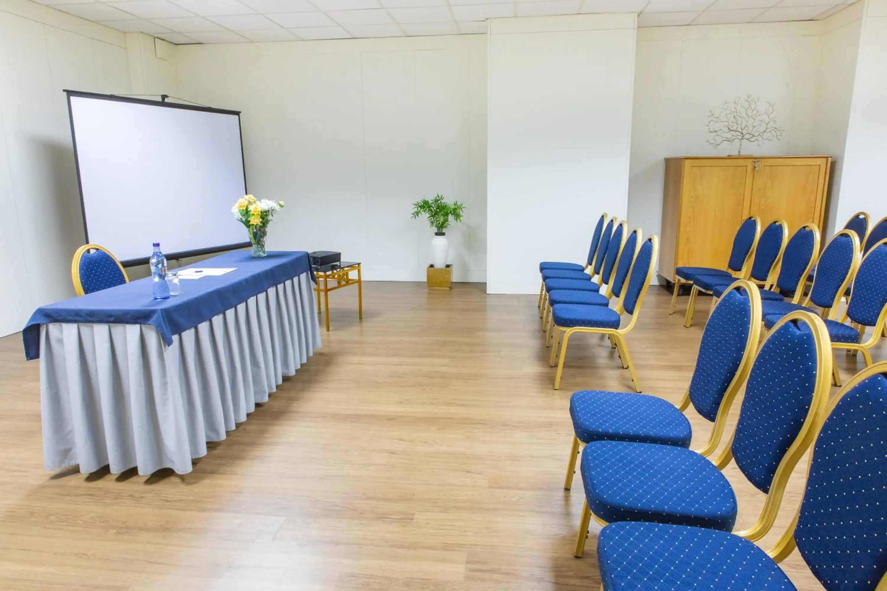 Meeting/conference room in Hotel Black Tulip - Porto Gaia