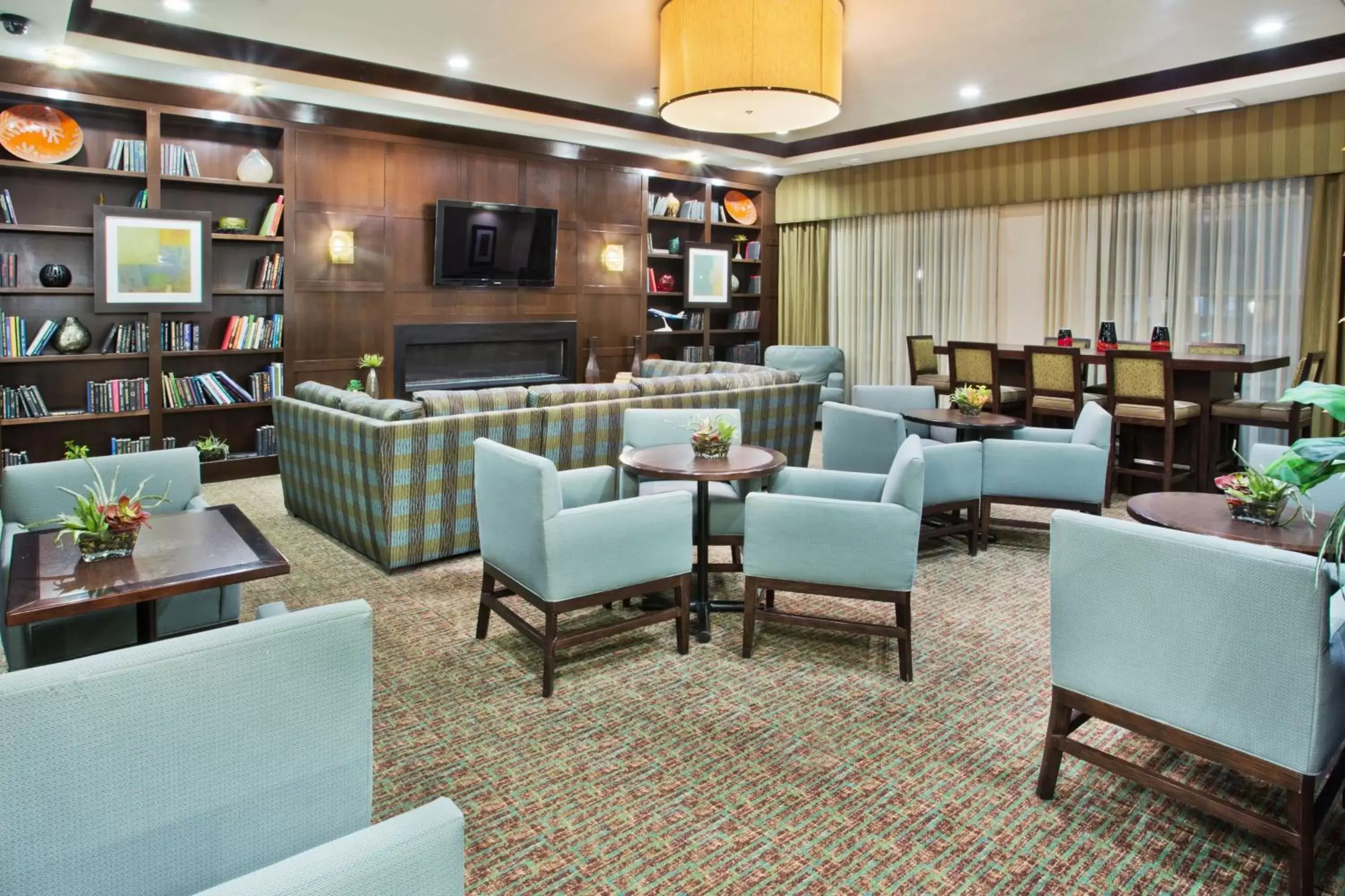 Property building, Lounge/Bar in Crowne Plaza Anchorage-Midtown, an IHG Hotel