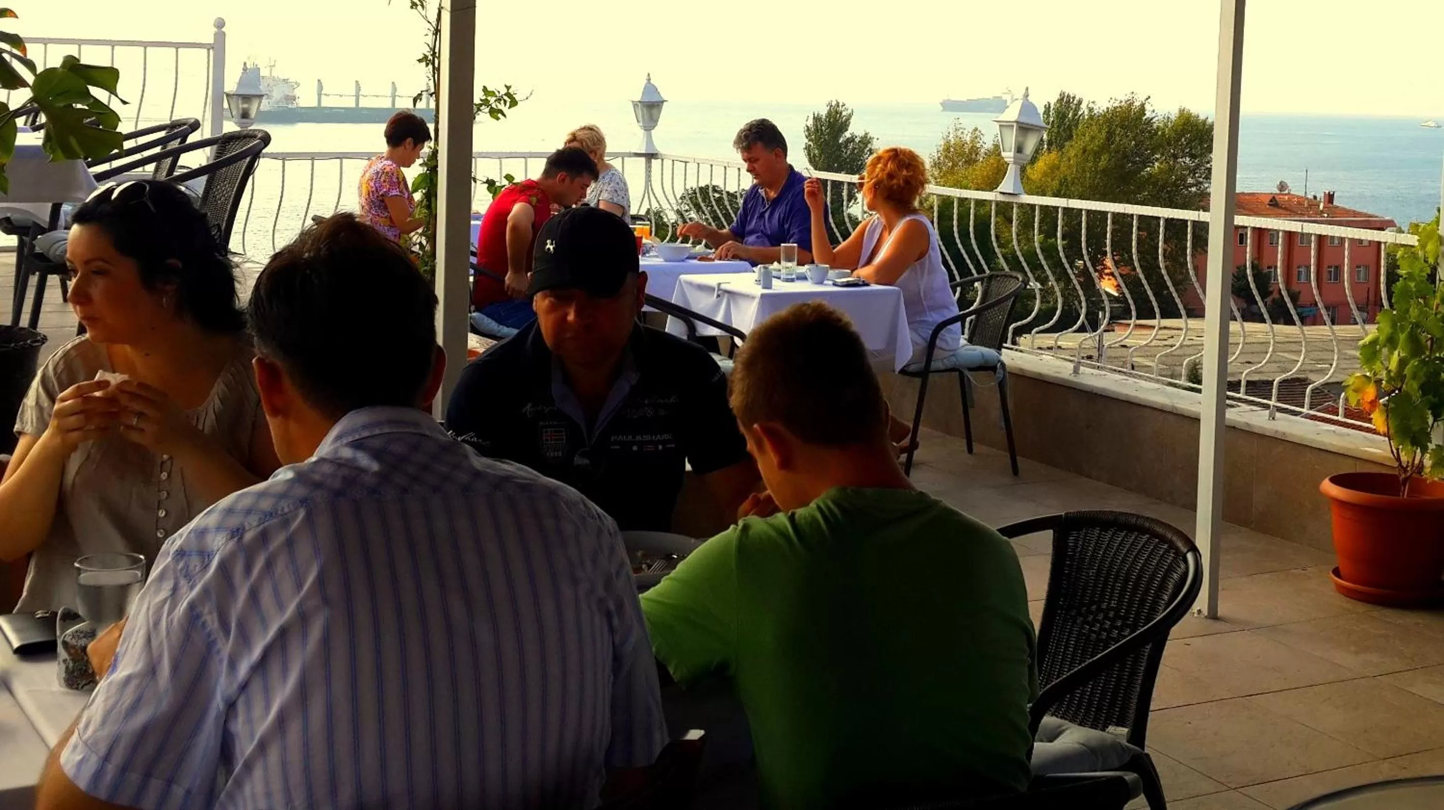 Restaurant/places to eat in Spinel Hotel - Old City