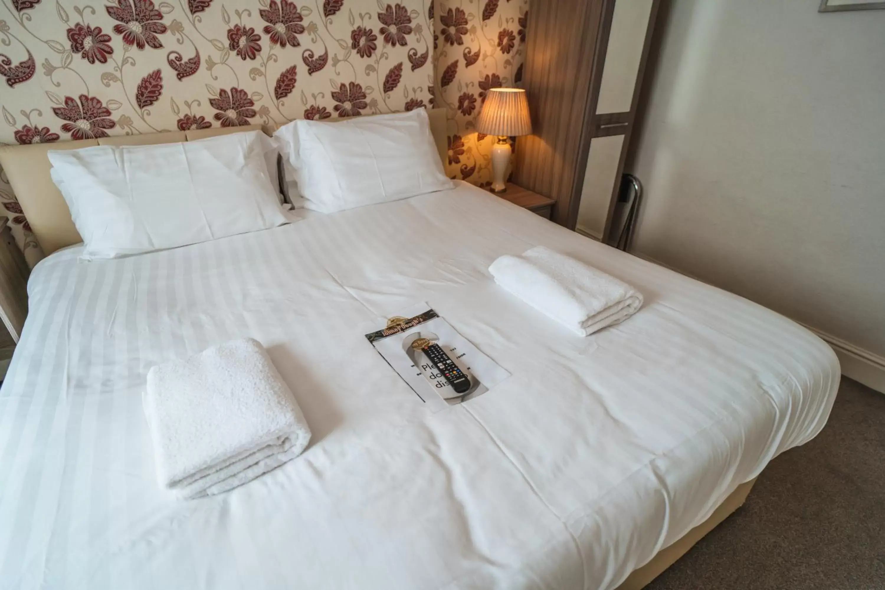 Bed in Johnny Dough's Conwy with Rooms