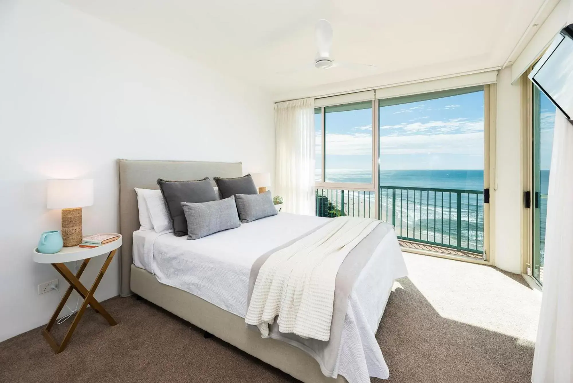 Bedroom, Bed in The Waterford on Main Beach