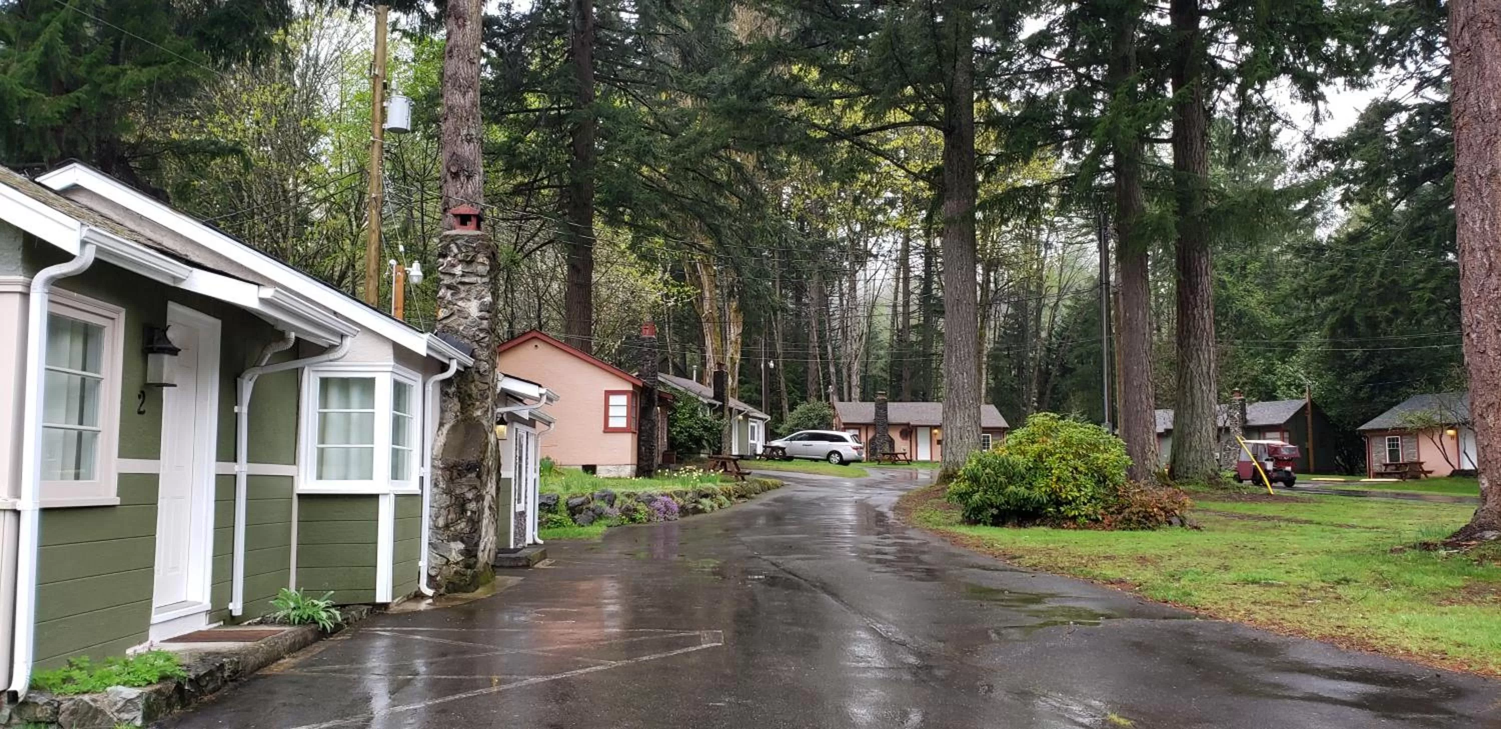 Property Building in Malahat Bungalows Motel
