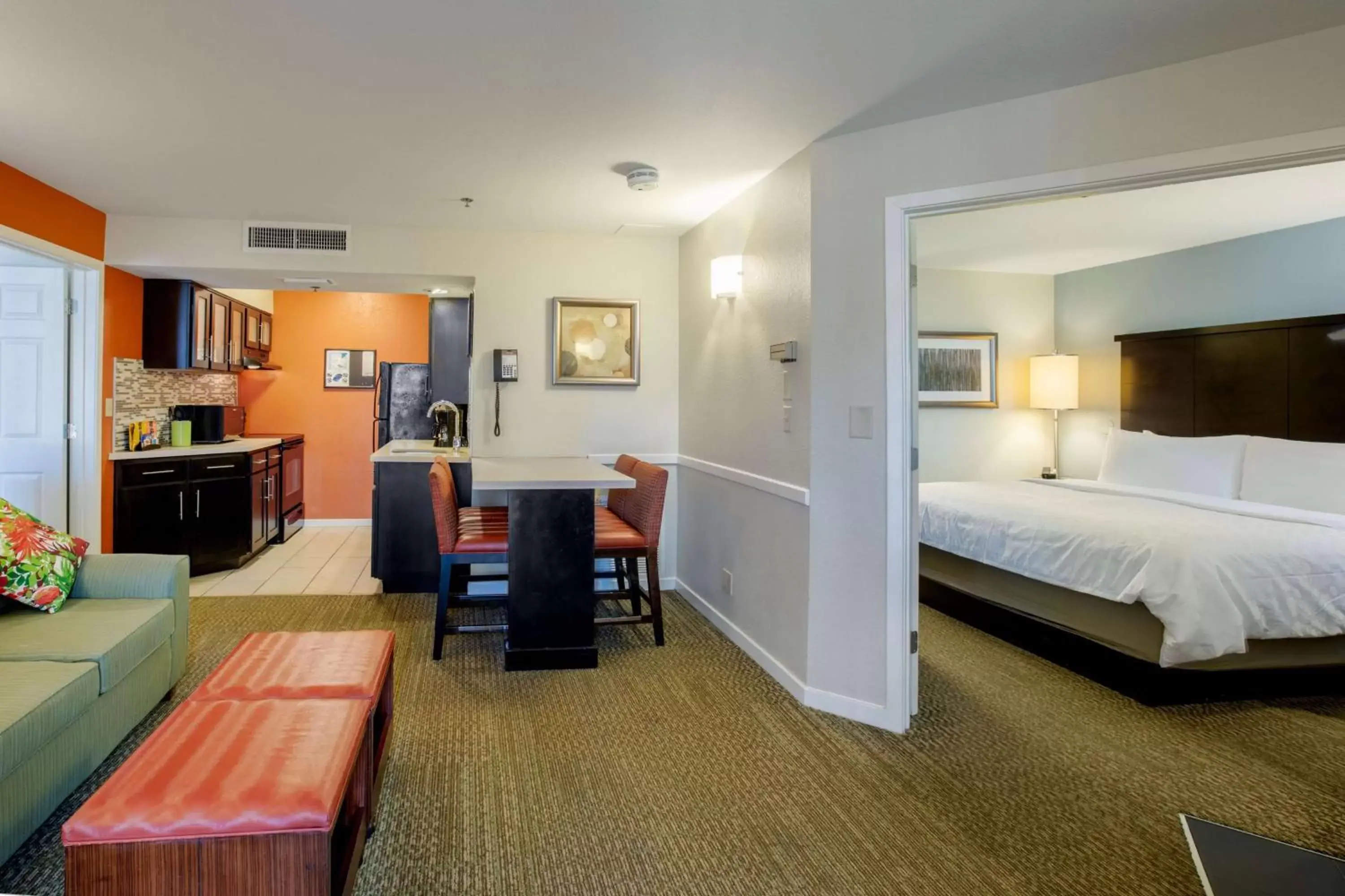 One-Bedroom Queen Suite with Bathtub - Mobility Accessible in Sonesta ES Suites Orlando - Lake Buena Vista