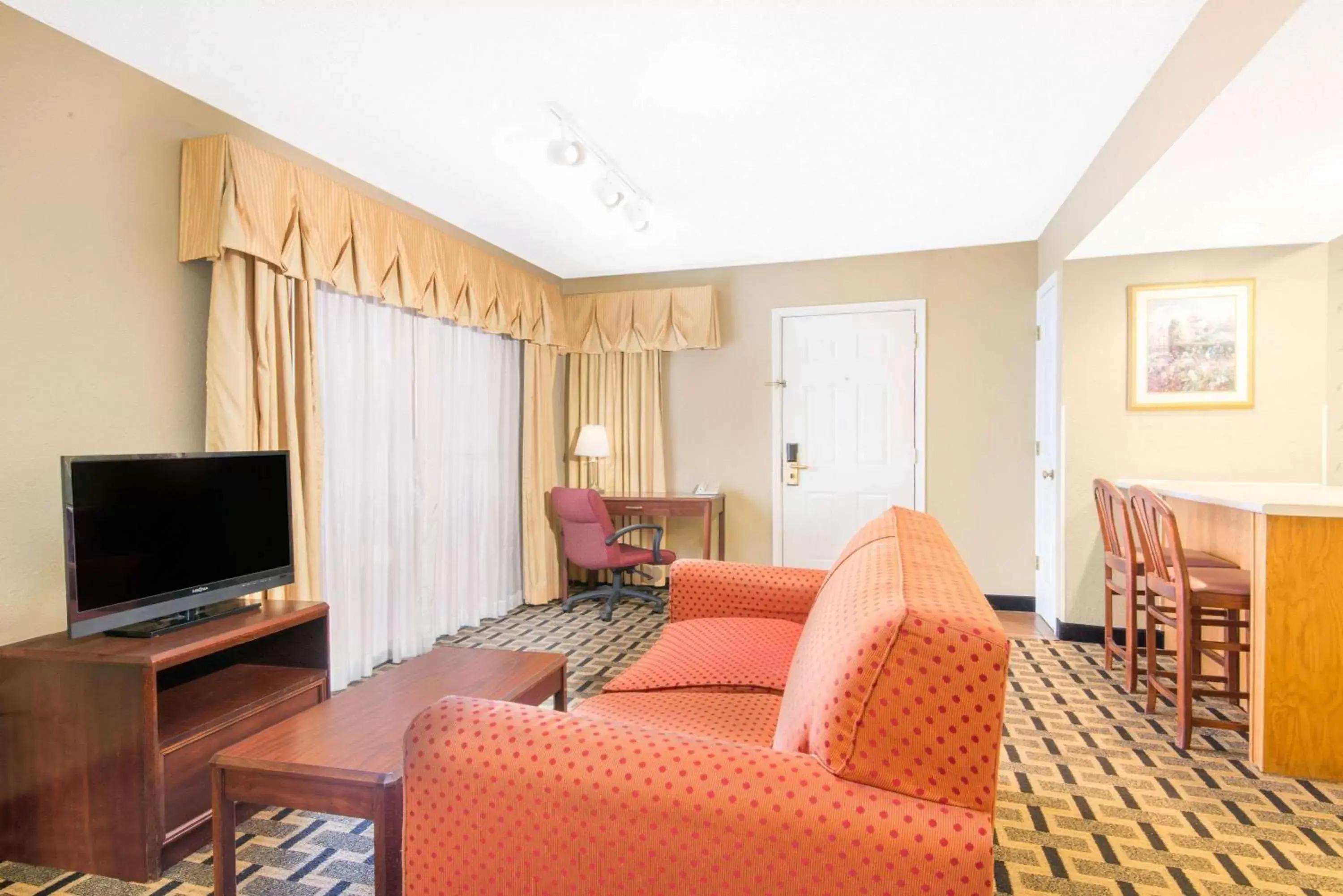 Living room, TV/Entertainment Center in Hawthorn Suites Wichita East