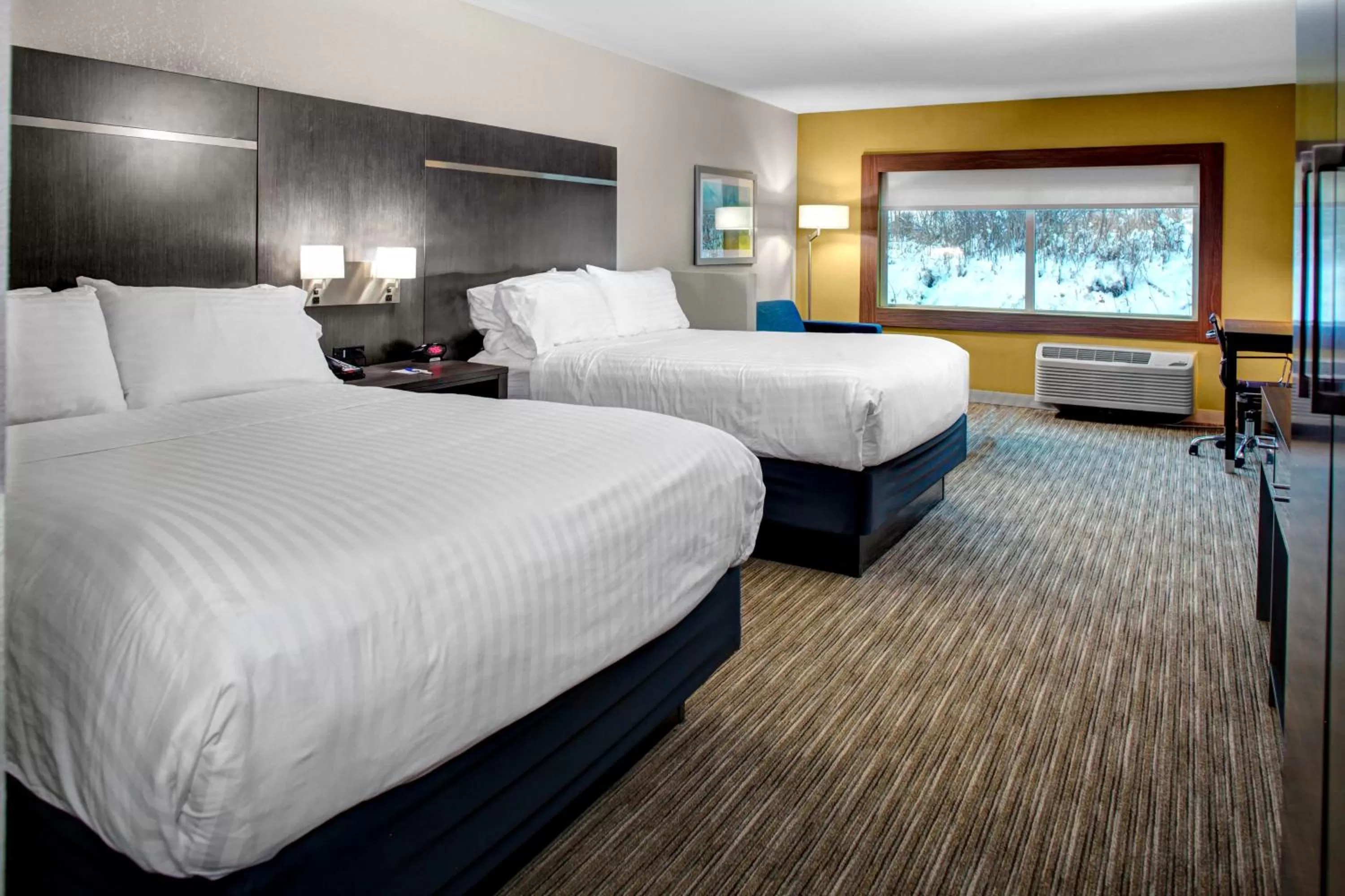 Photo of the whole room, Bed in Holiday Inn Express & Suites Coldwater by IHG