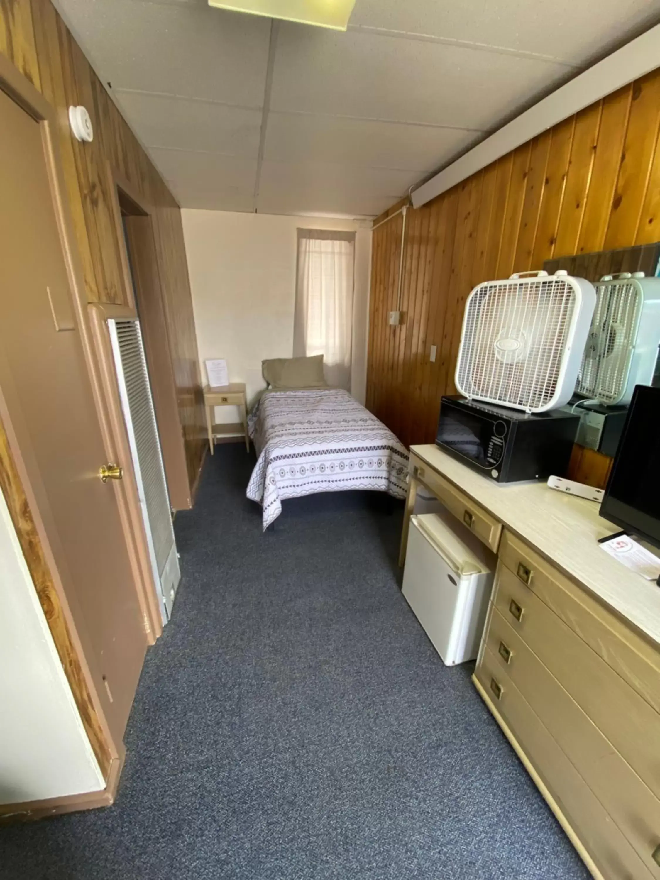 Kitchen/Kitchenette in The Sage Motel