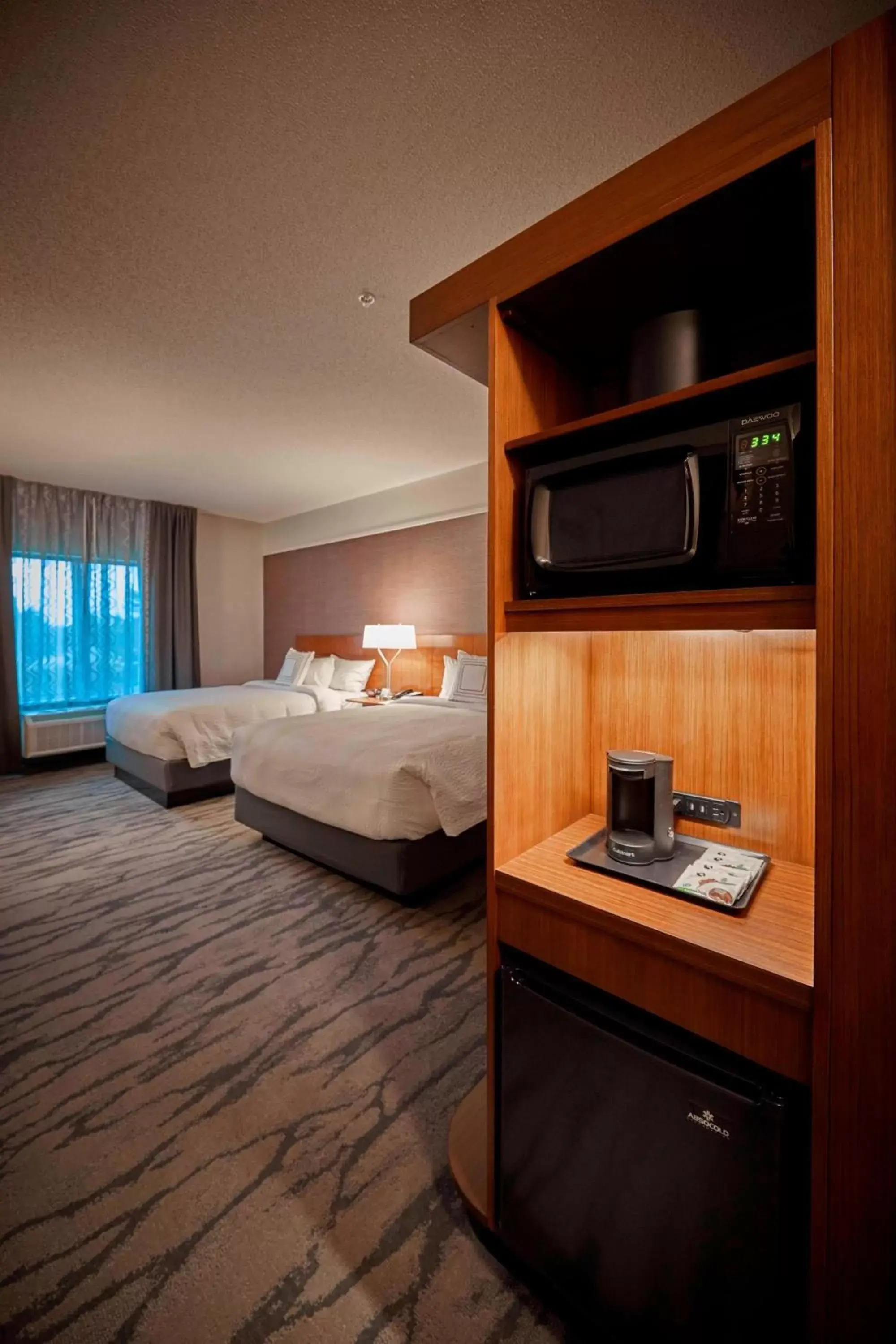 Photo of the whole room, Bed in Fairfield Inn & Suites by Marriott Grand Mound Centralia