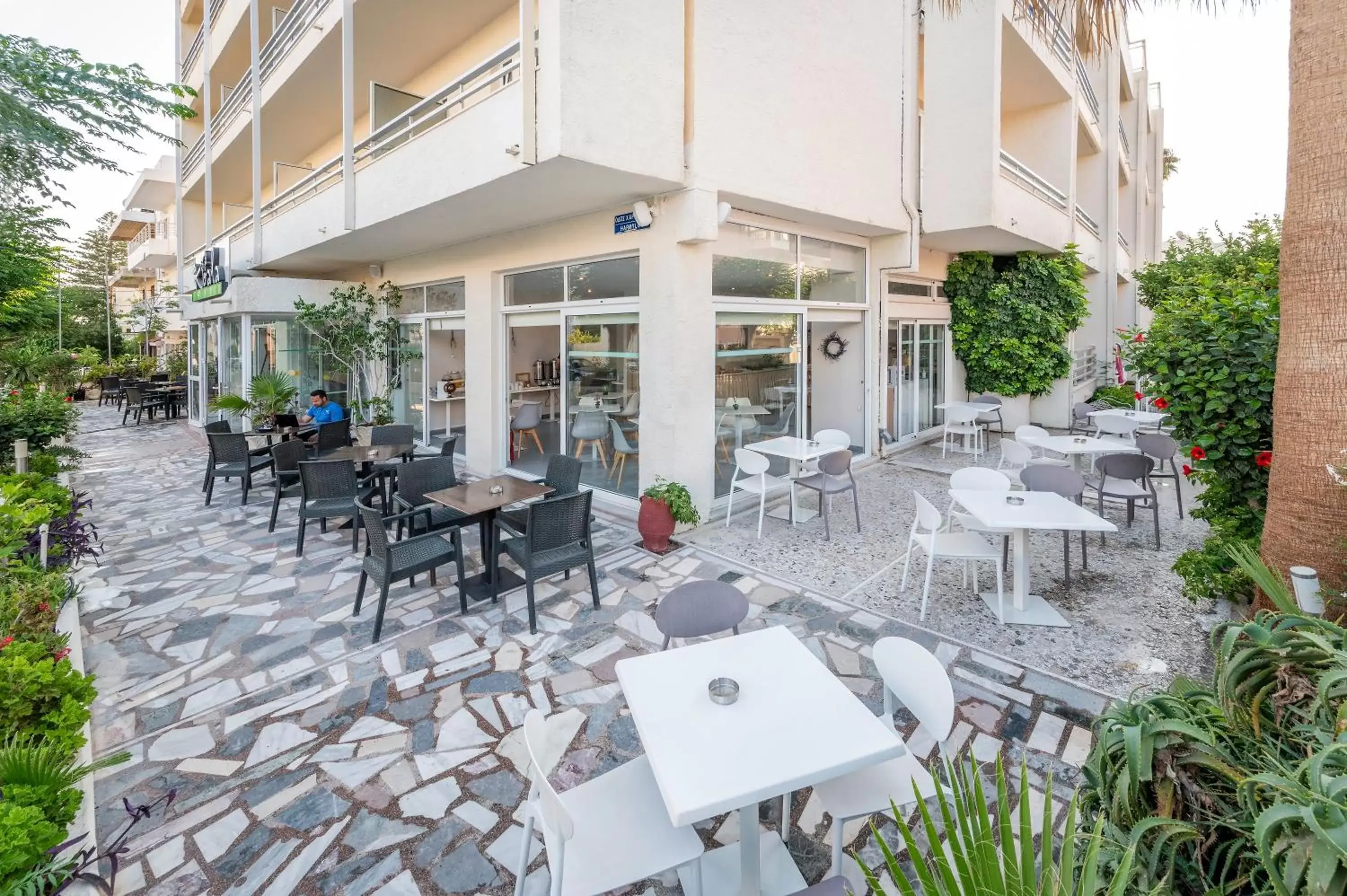 Balcony/Terrace, Restaurant/Places to Eat in Hotel Koala