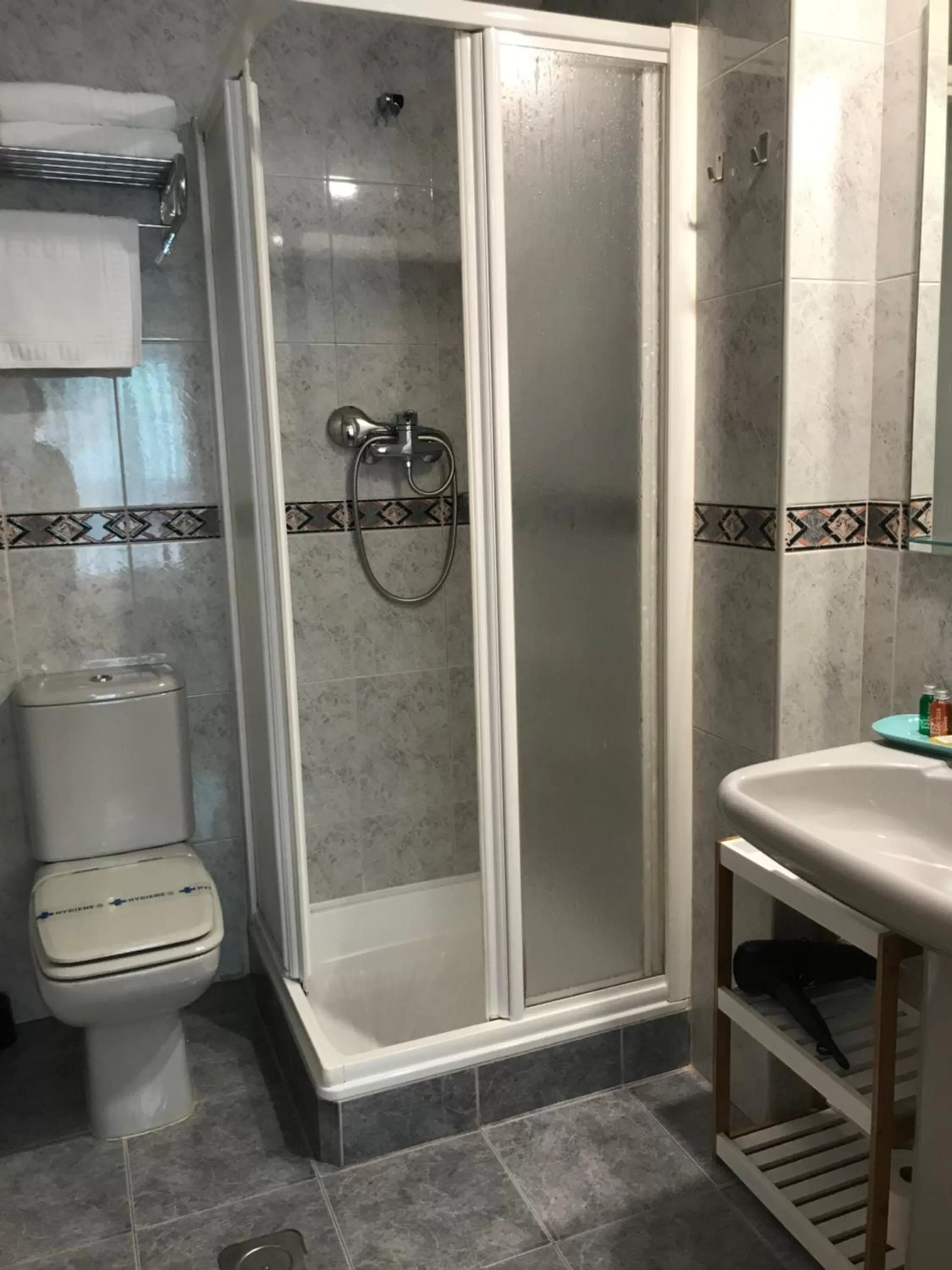 Shower in Hotel Costa Verde