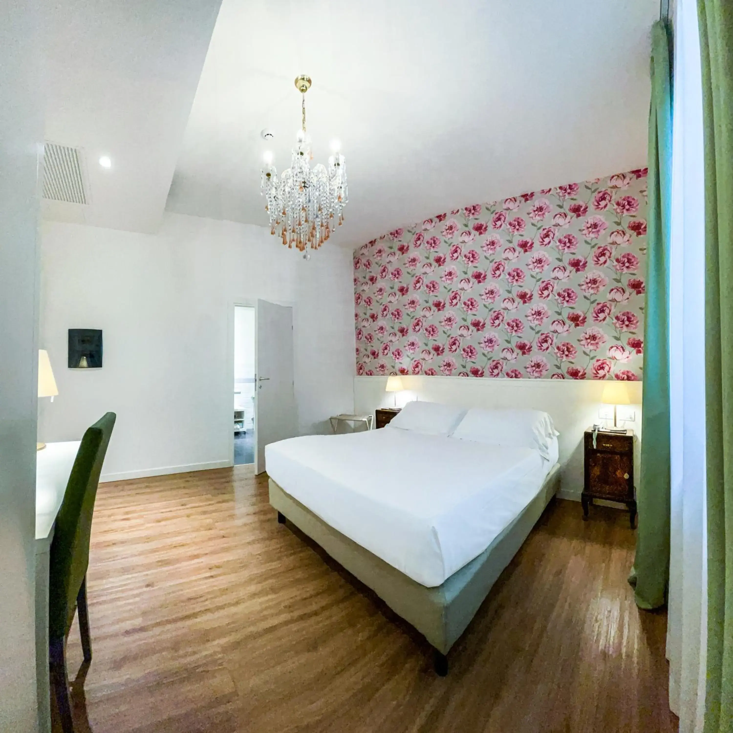 Facility for disabled guests, Bed in Rimini Suite Hotel