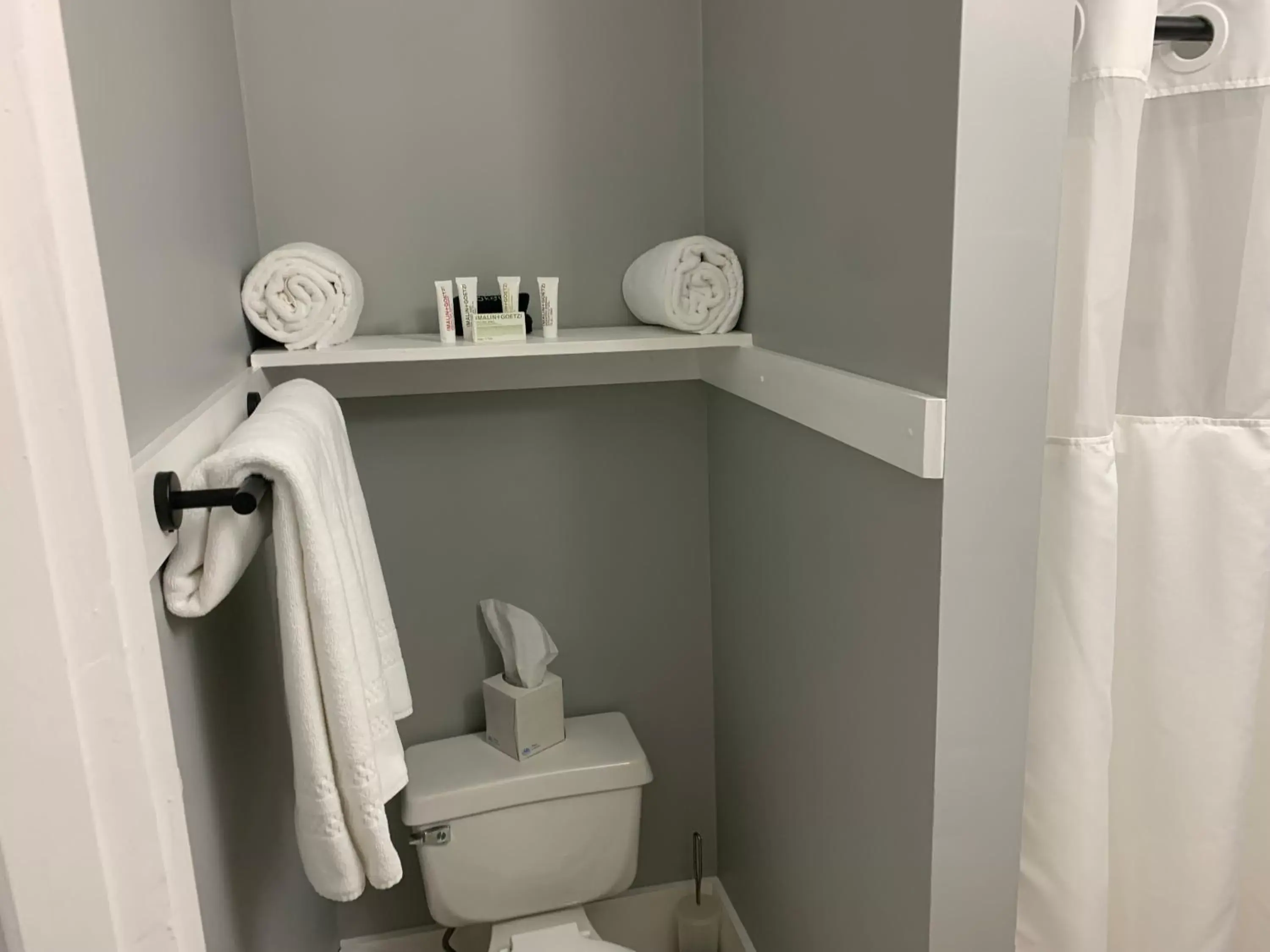 Bathroom in White Sails Inn