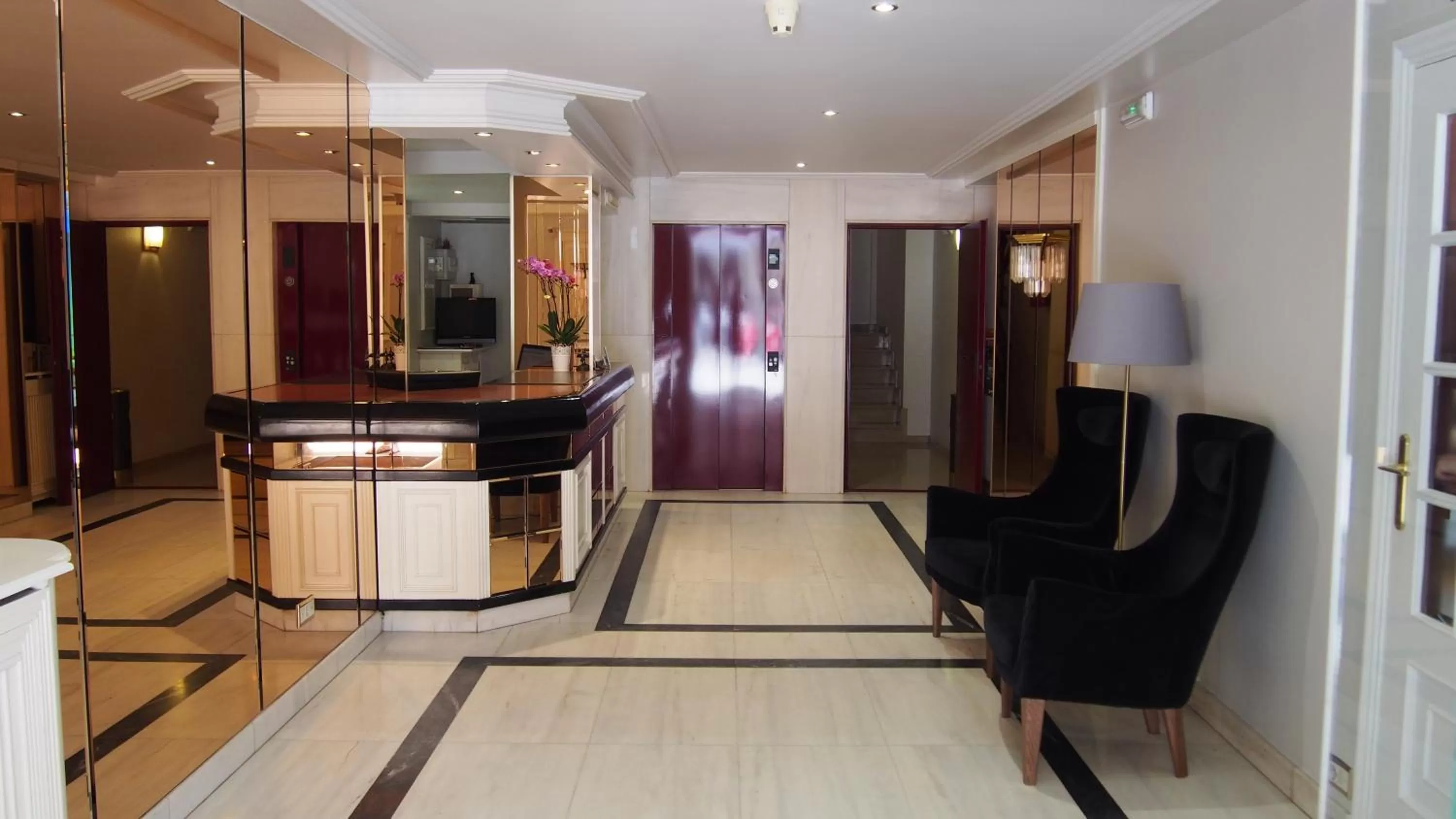 Lobby or reception in Hotel Compostela Vigo