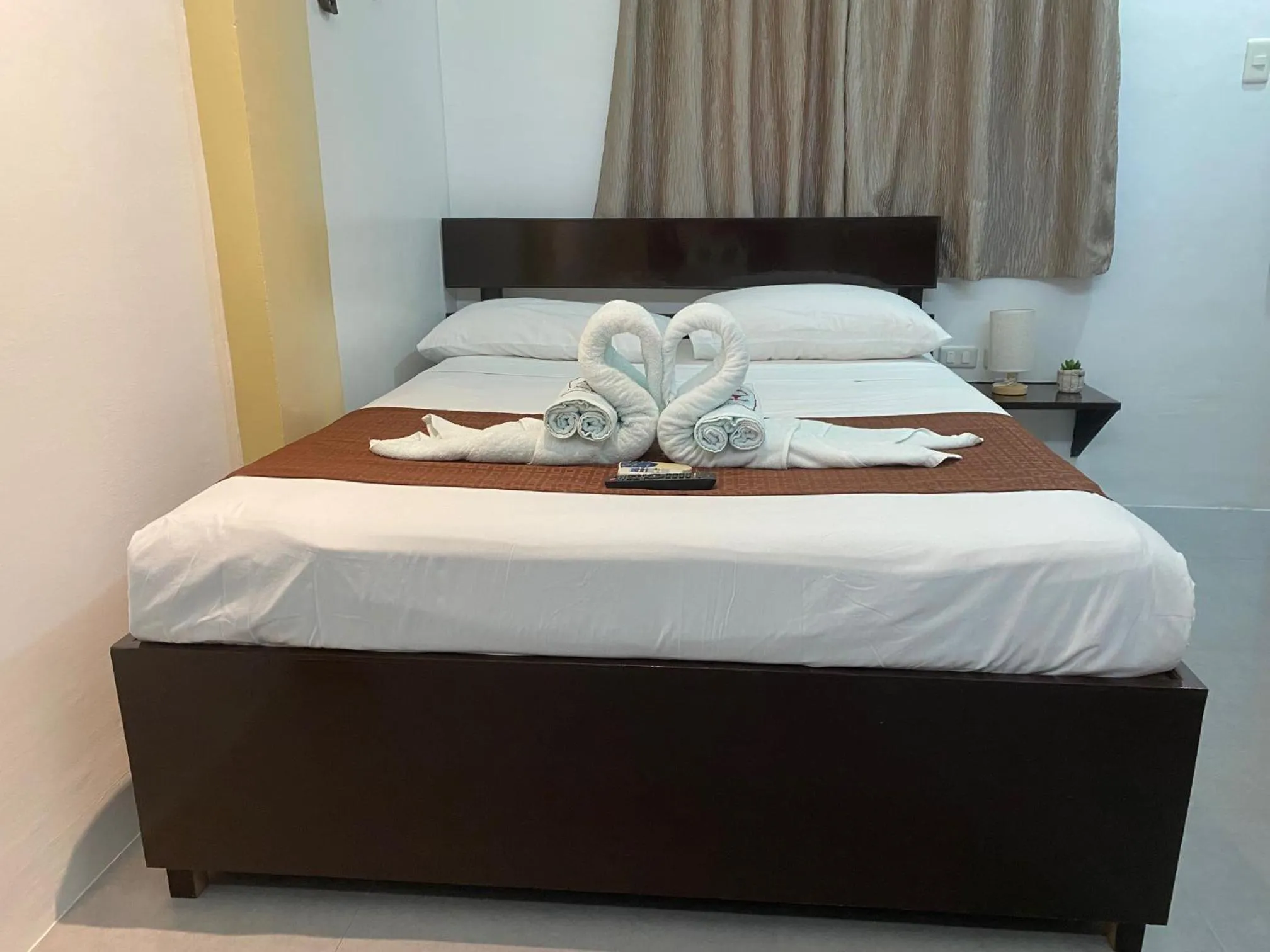 Bed in Papa Freds Beach Resort