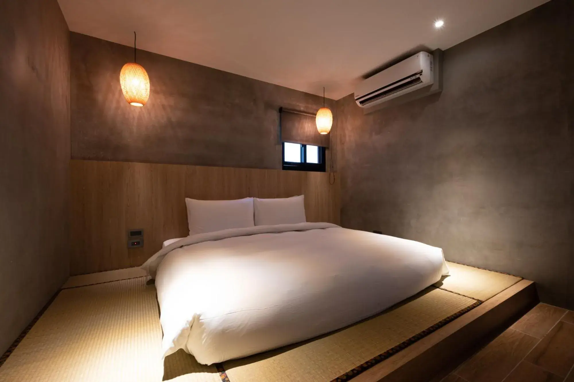 Bed in Yunoyado Onsen Hotspring Hotel Deyang