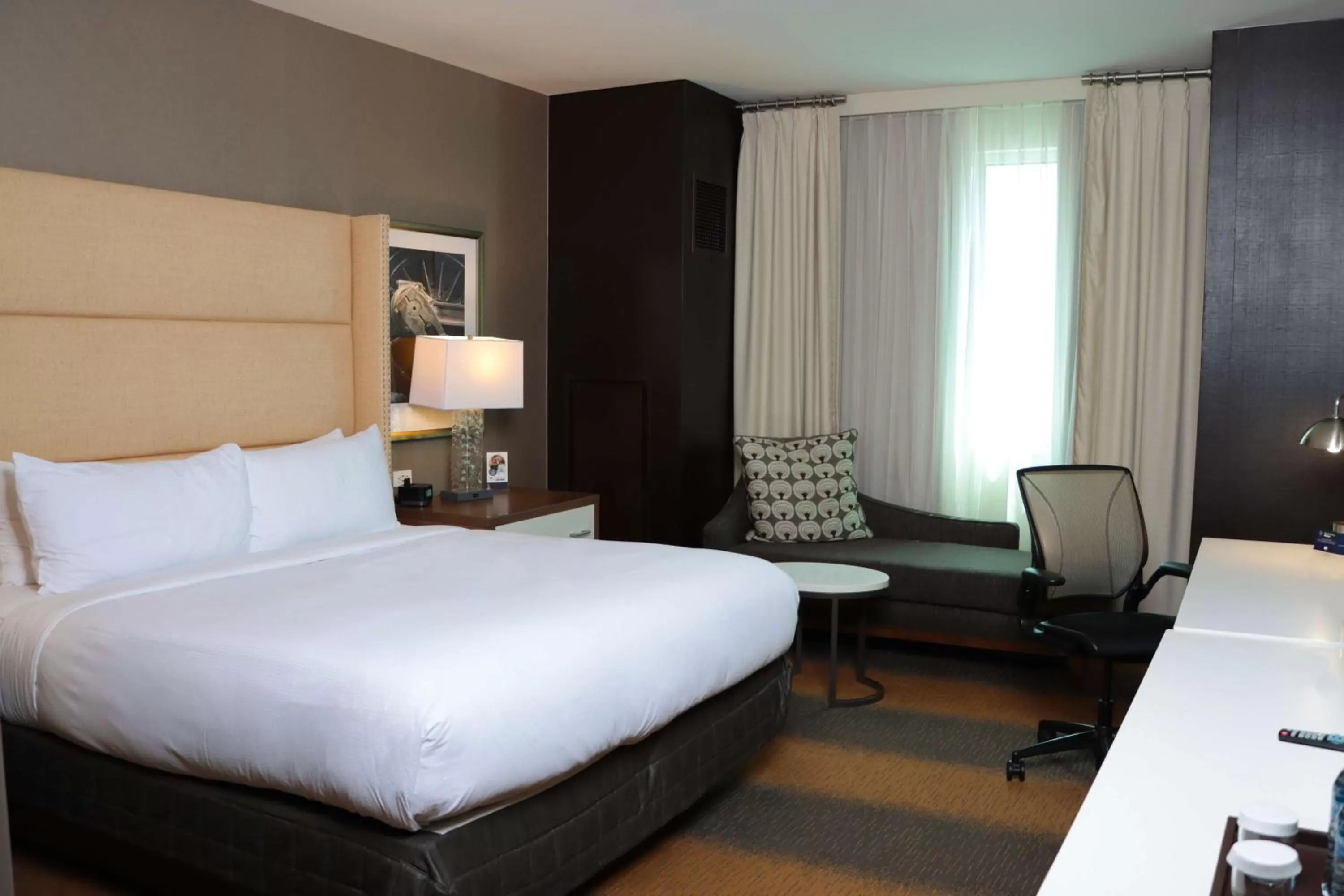 Bedroom, Bed in DoubleTree by Hilton Hotel Reading