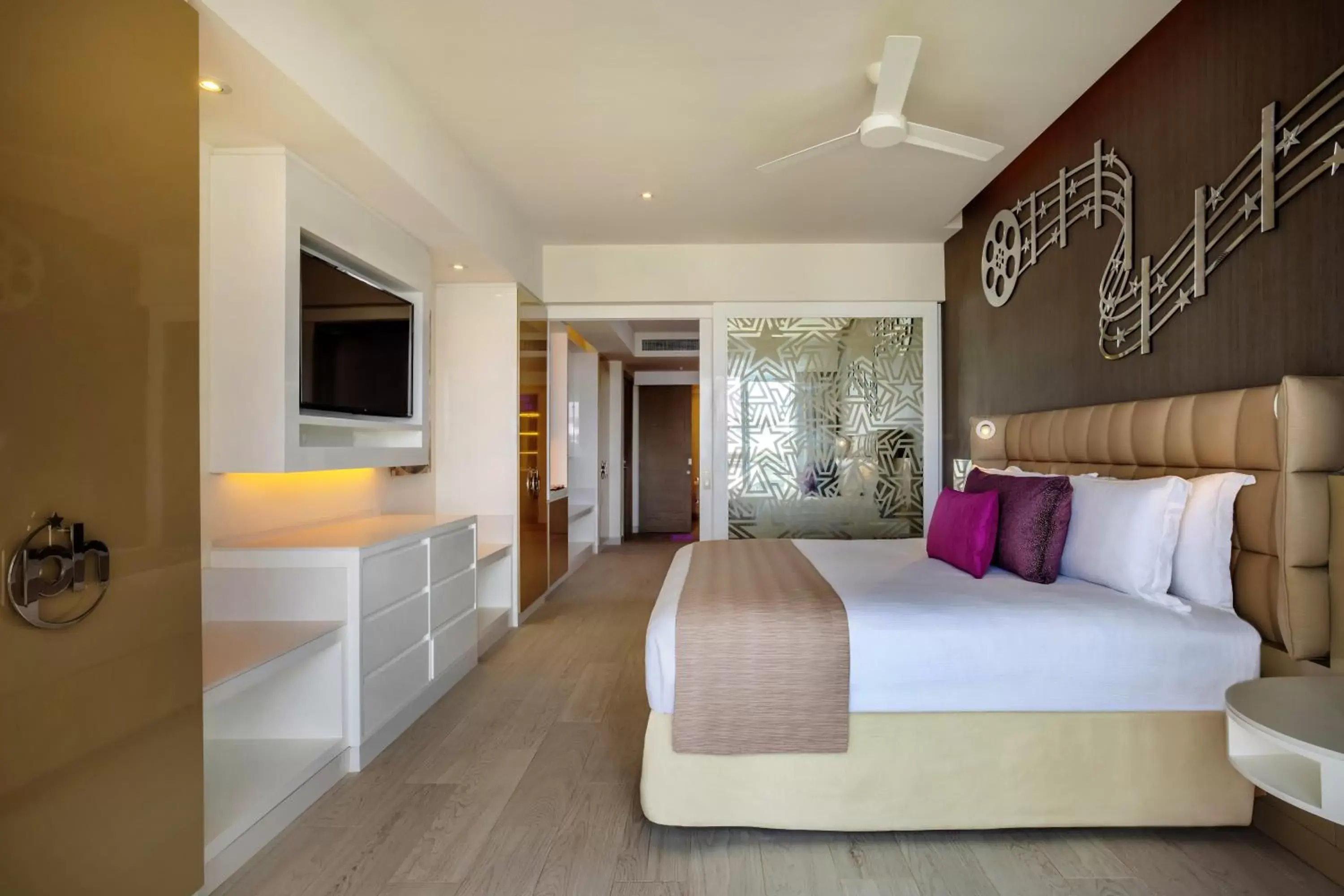 Bed in Planet Hollywood Cancun, An Autograph Collection All-Inclusive Resort