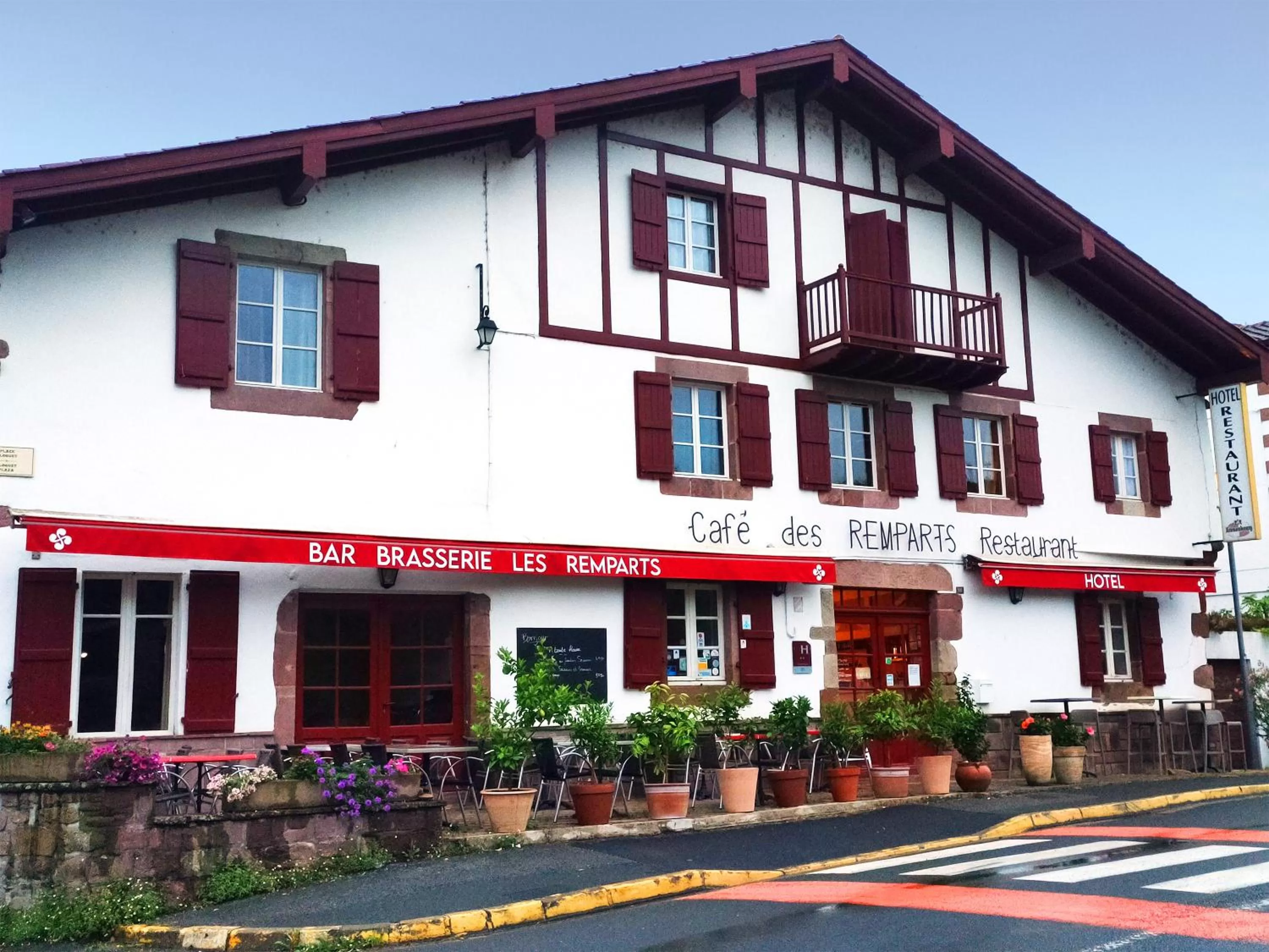 Property Building in Hotel des Remparts
