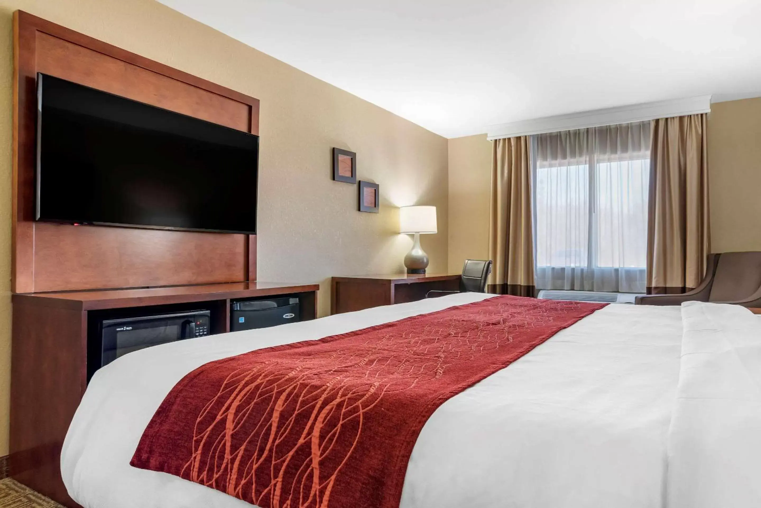 Photo of the whole room, Bed in Comfort Inn & Suites Leeds I-20