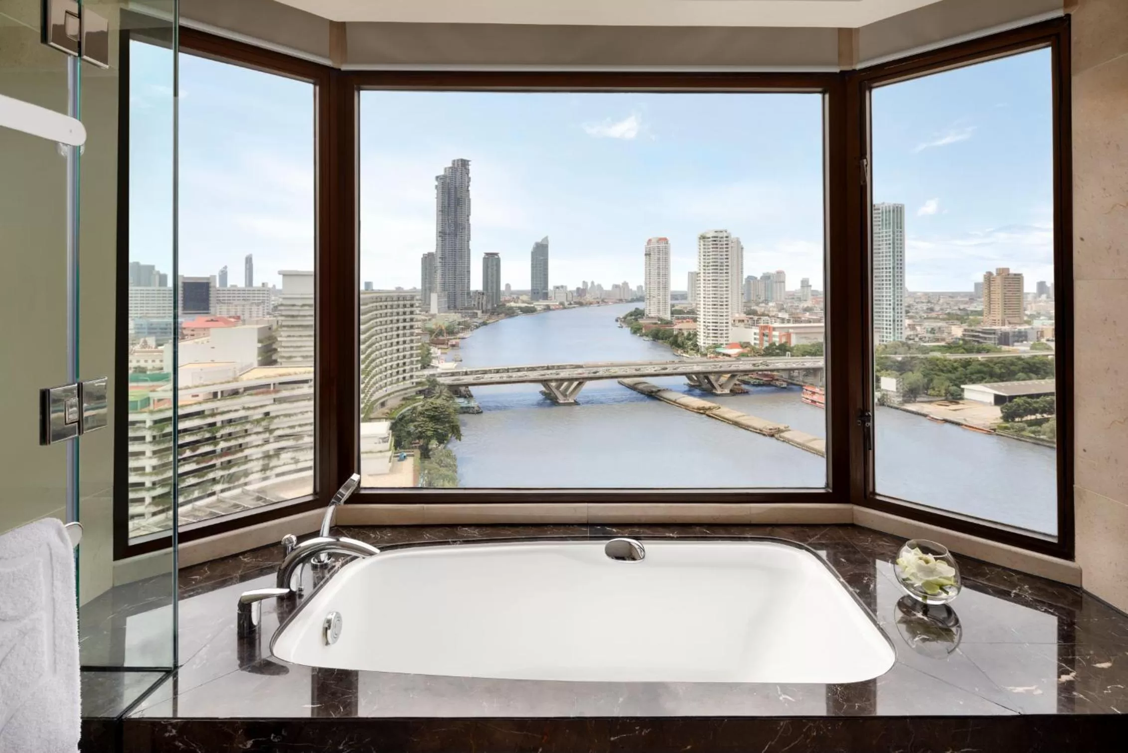 Bathroom in Shangri-La Bangkok